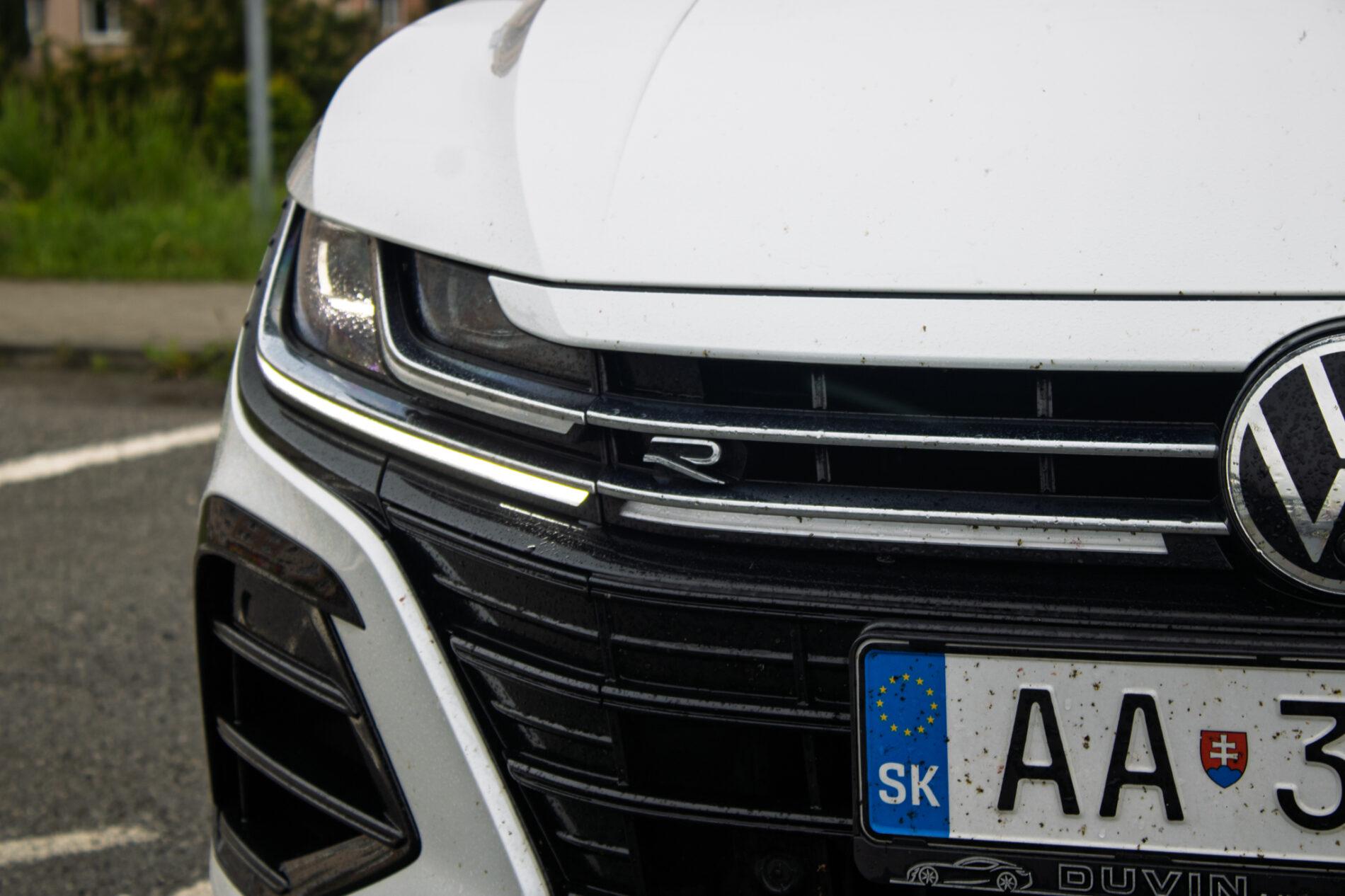 2022 Volkswagen Arteon R, bílá kombi, 64 564 km