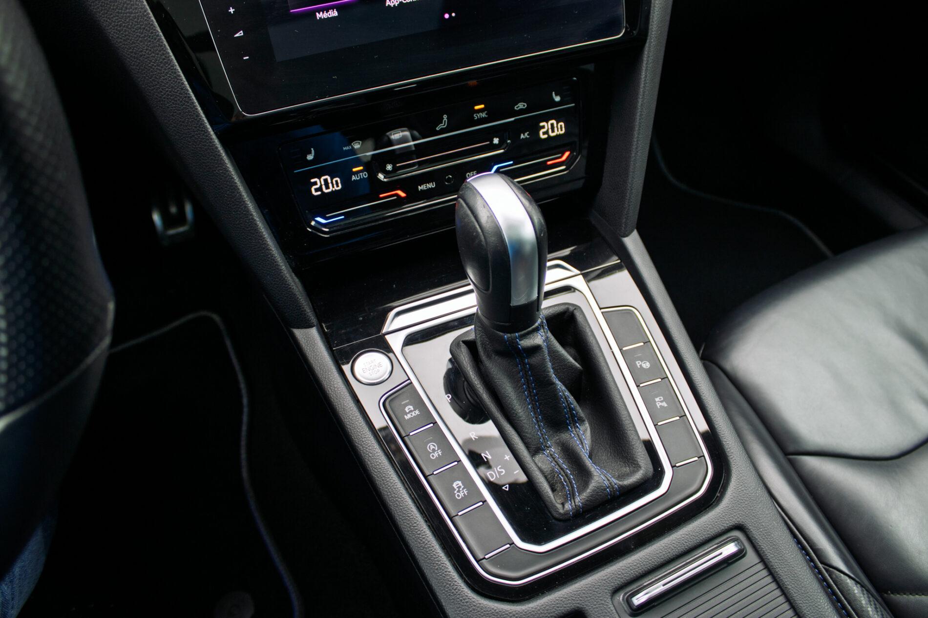 2022 Volkswagen Arteon R, bílá kombi, 64 564 km