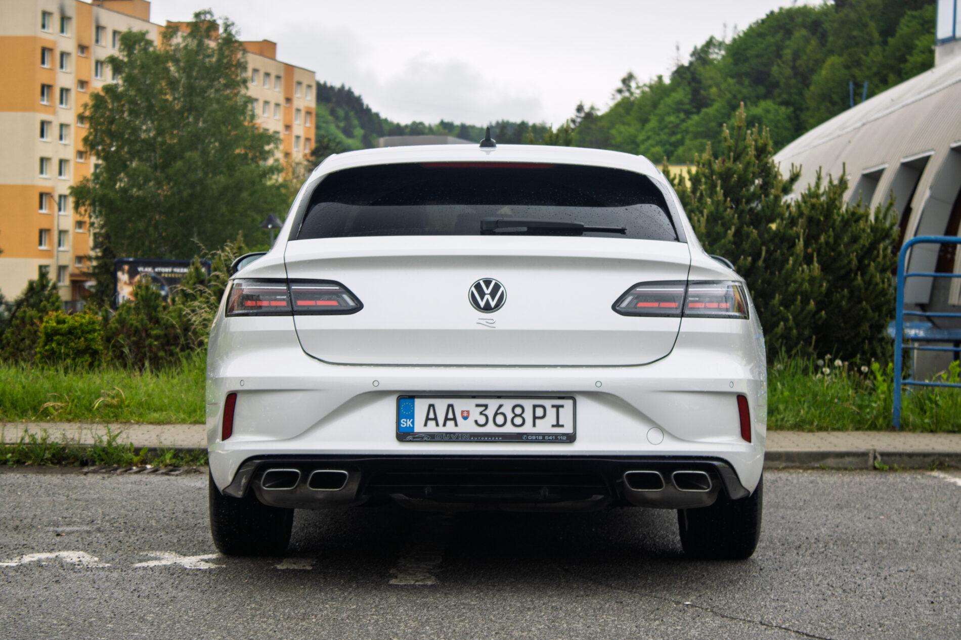 2022 Volkswagen Arteon R, bílá kombi, 64 564 km