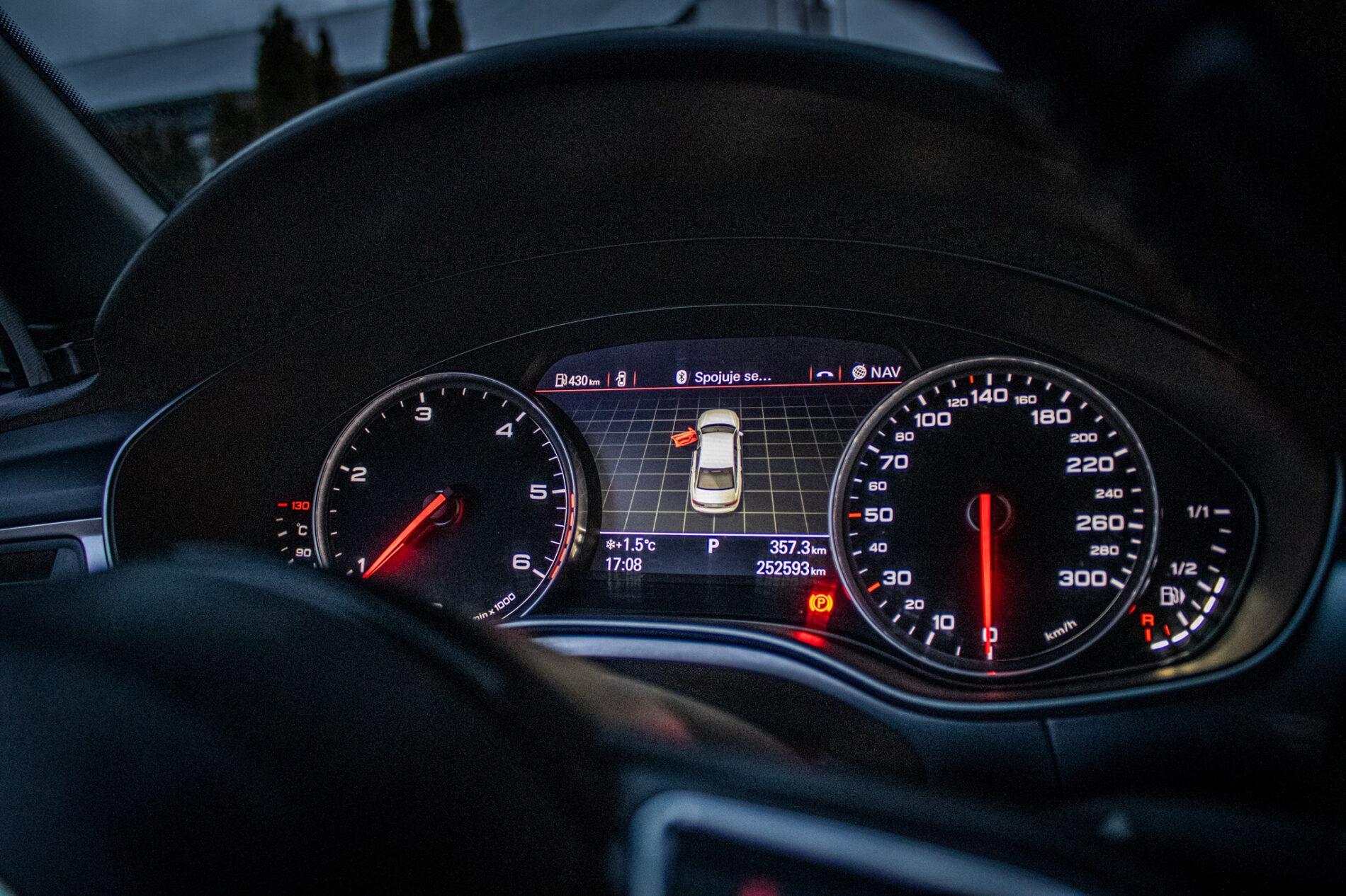 2012 AUDI A6, šedá sedan, 252 593 km