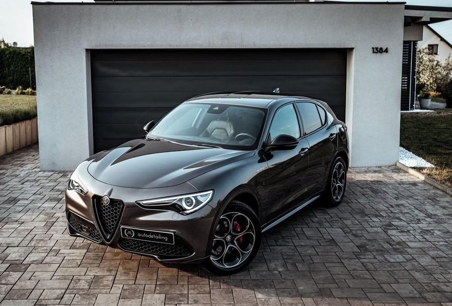 2023 Alfa Romeo Stelvio Veloce Q4, šedá suv, 17 800 km