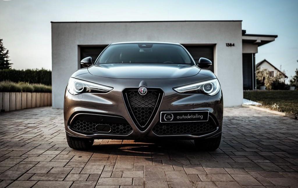 2023 Alfa Romeo Stelvio Veloce Q4, šedá suv, 17 800 km