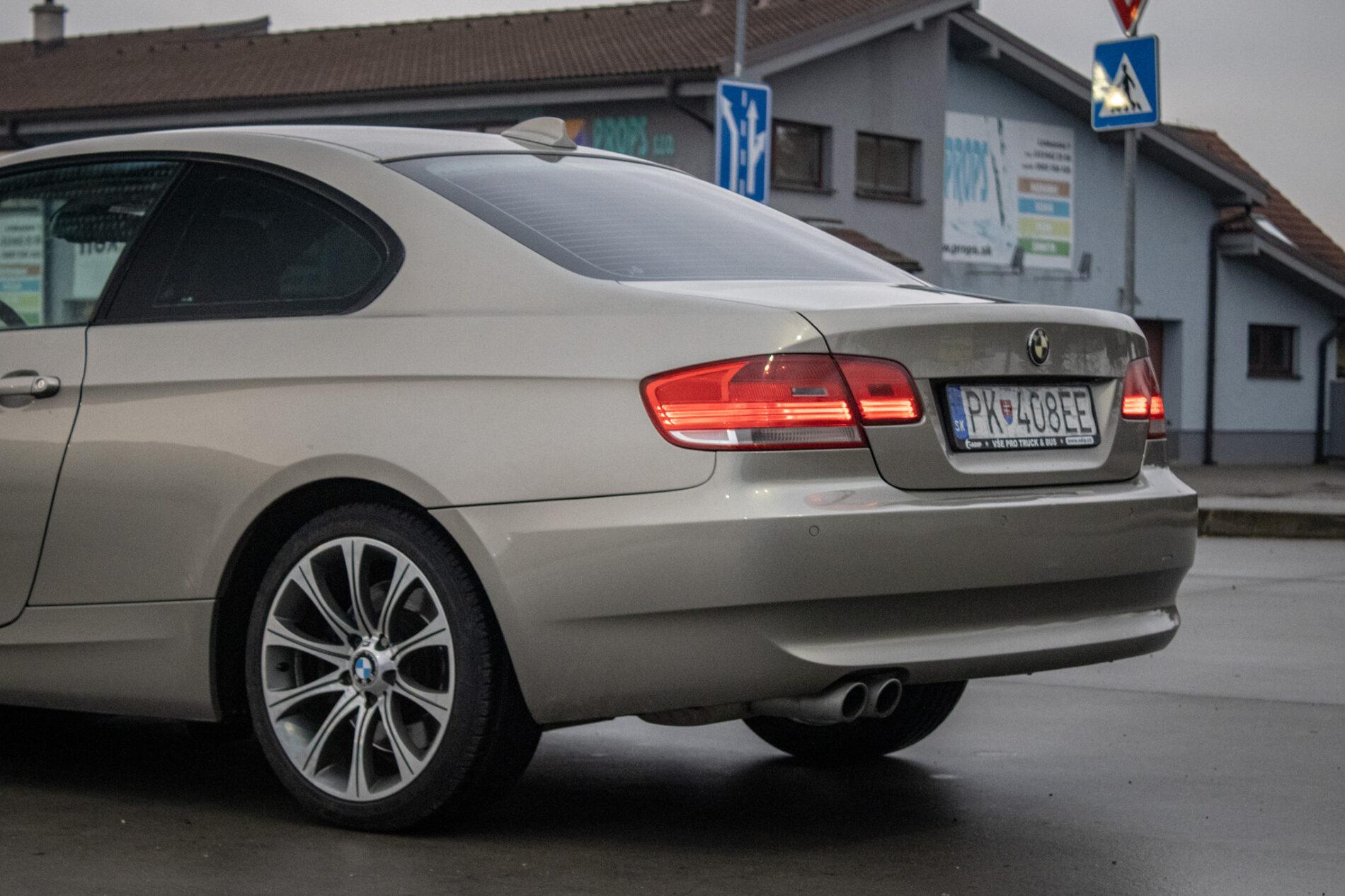 2007 BMW 330d, šedá kupé, 189 104 km