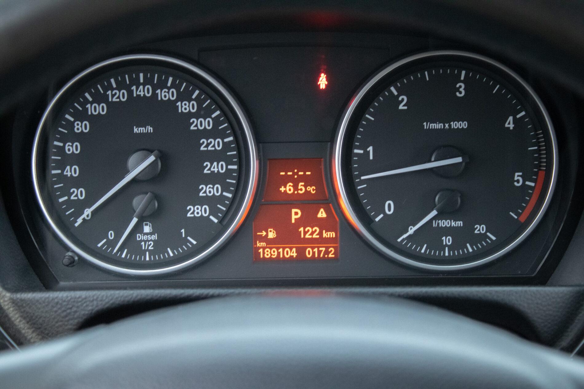 2007 BMW 330d, šedá kupé, 189 104 km