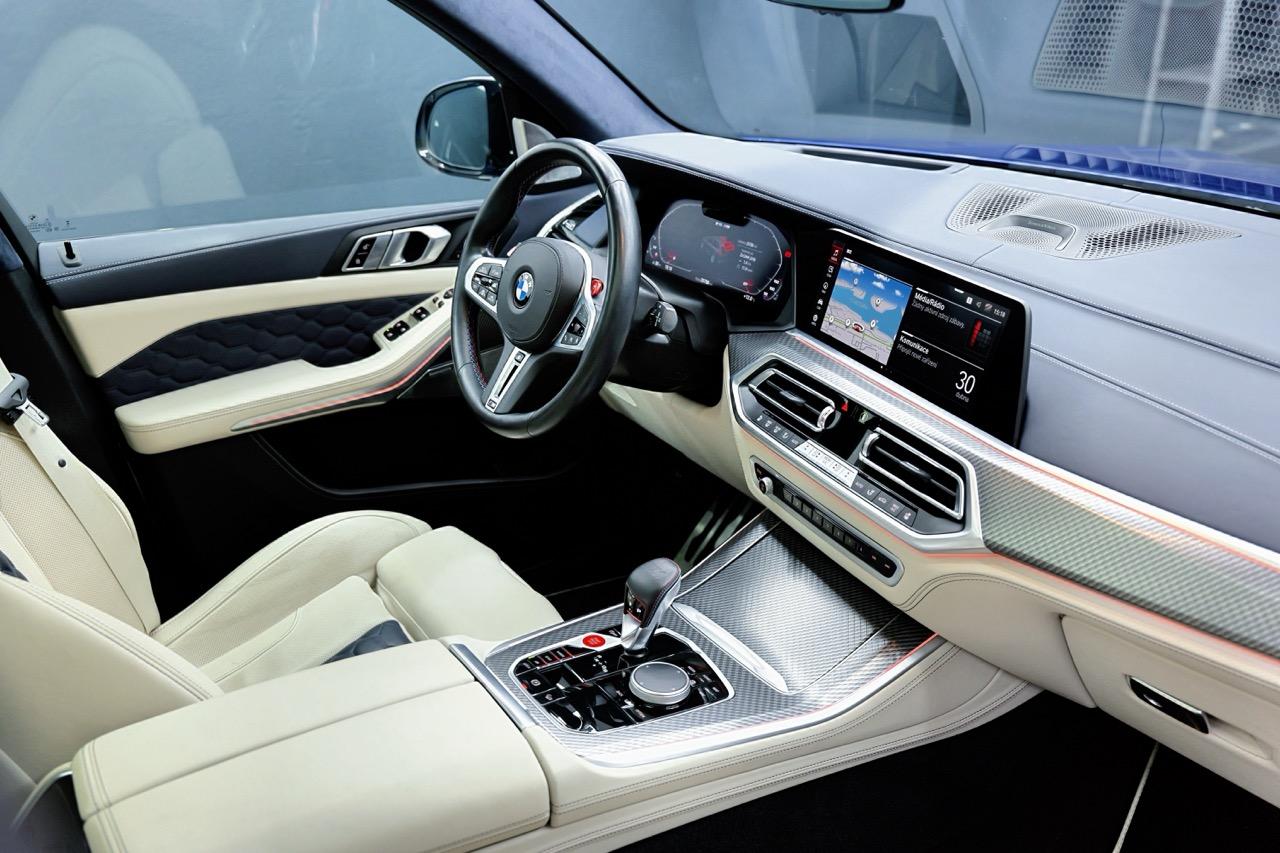 2022 BMW X5 M, tmavě modrá suv, 29 800 km