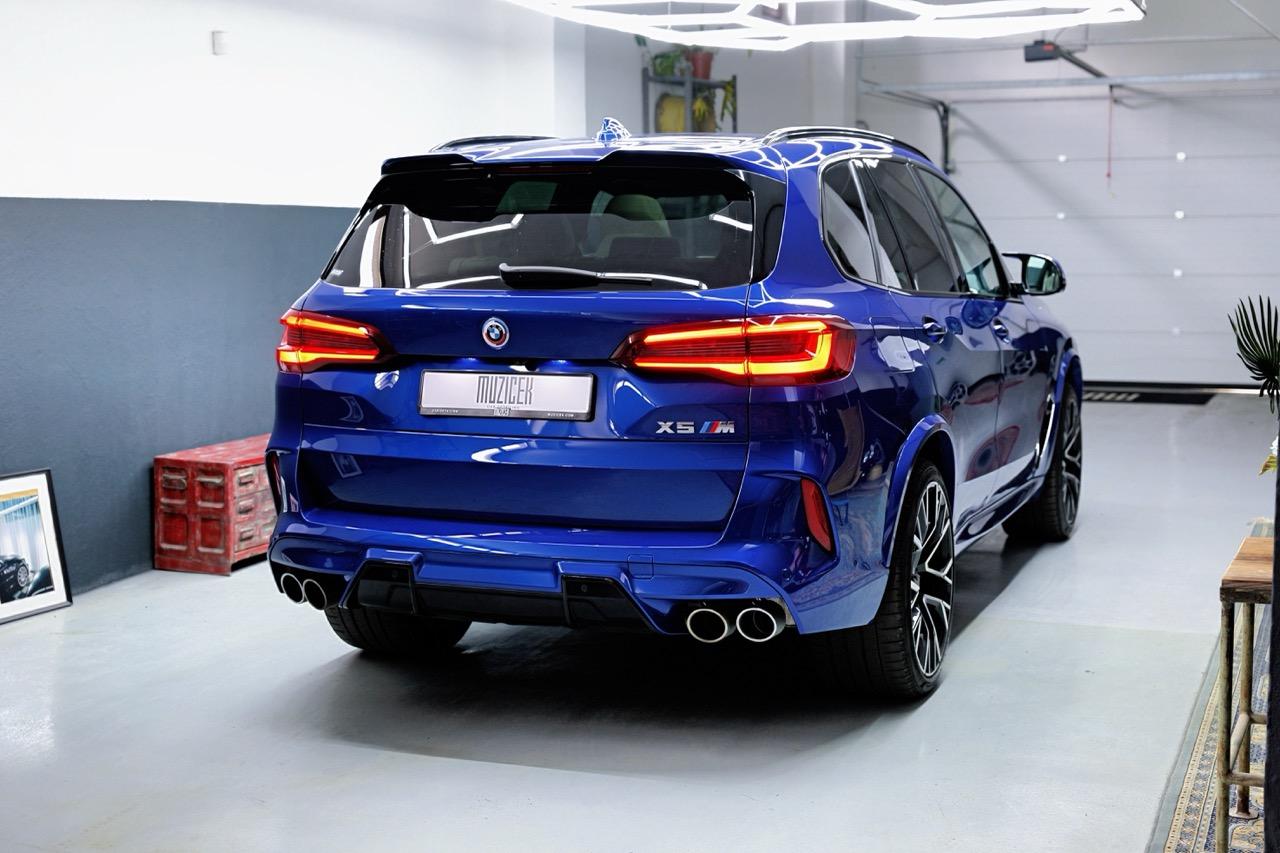 2022 BMW X5 M, tmavě modrá suv, 29 800 km