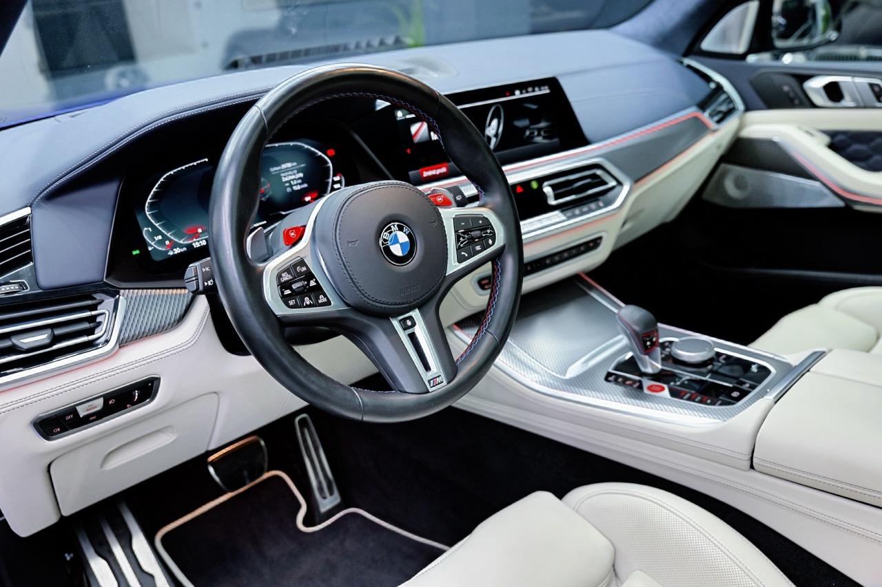 2022 BMW X5 M, tmavě modrá suv, 29 800 km