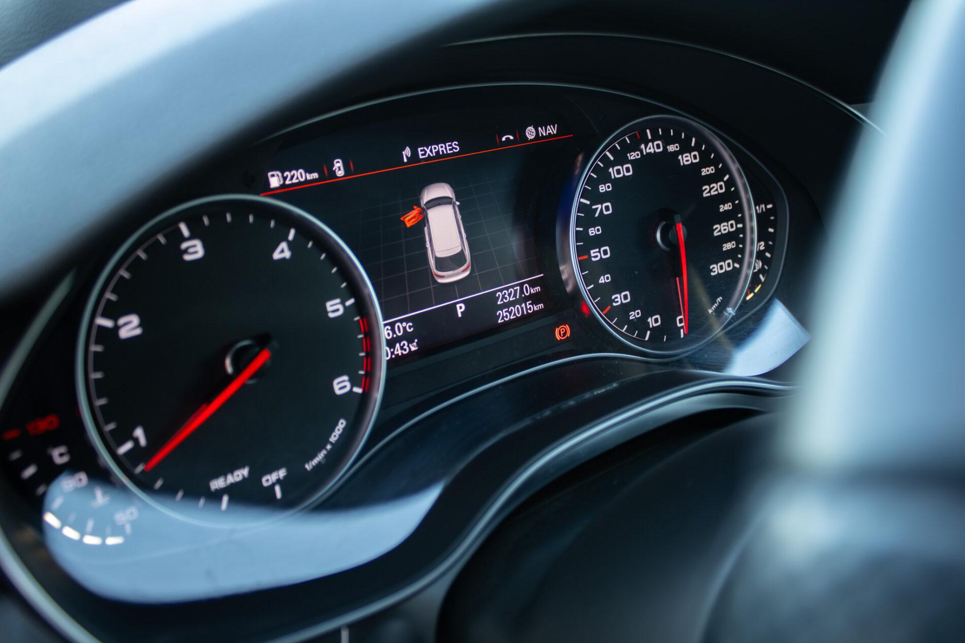 2015 AUDI A6, bílá kombi, 252 015 km