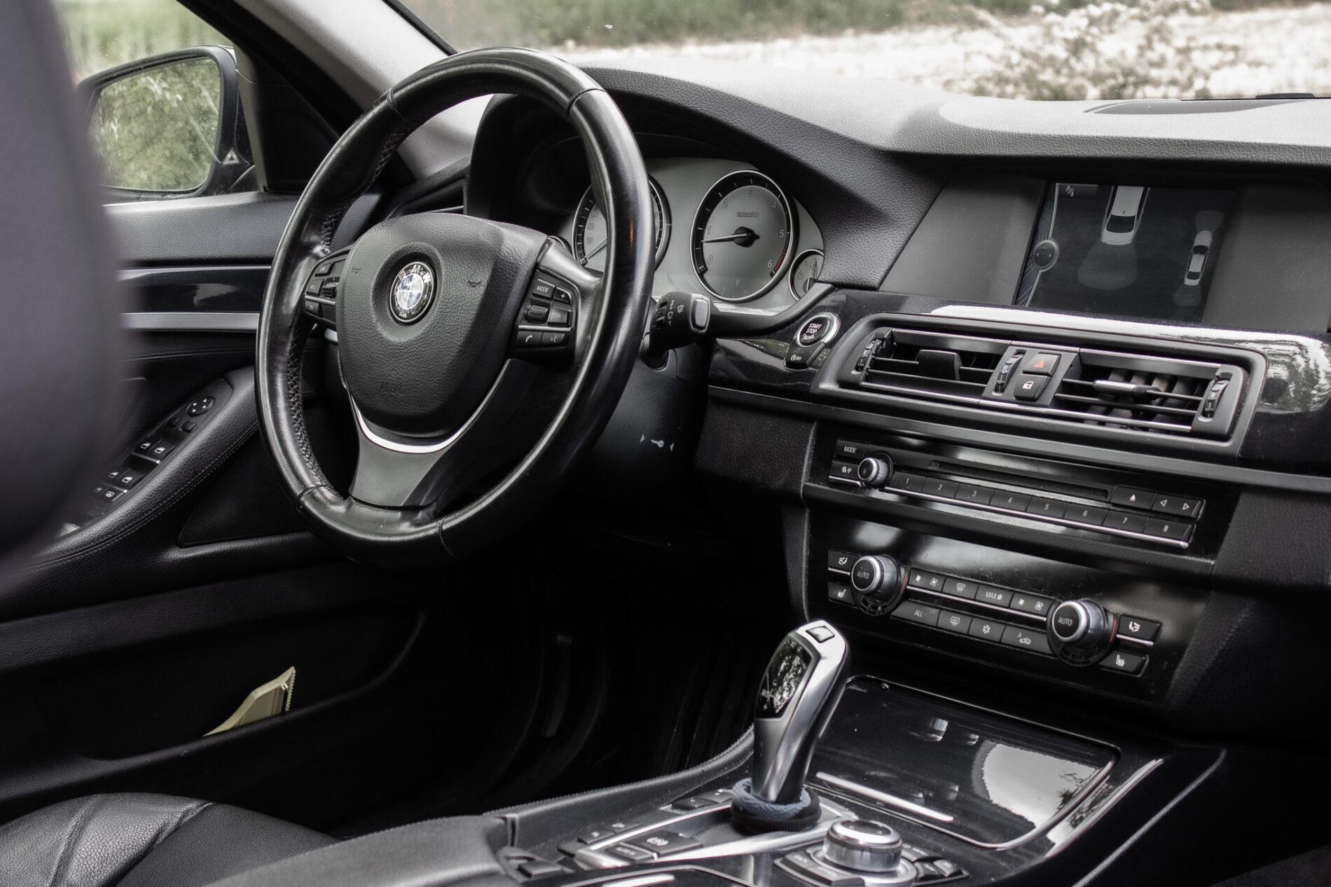 2012 BMW 530d, béžová sedan, 281 350 km