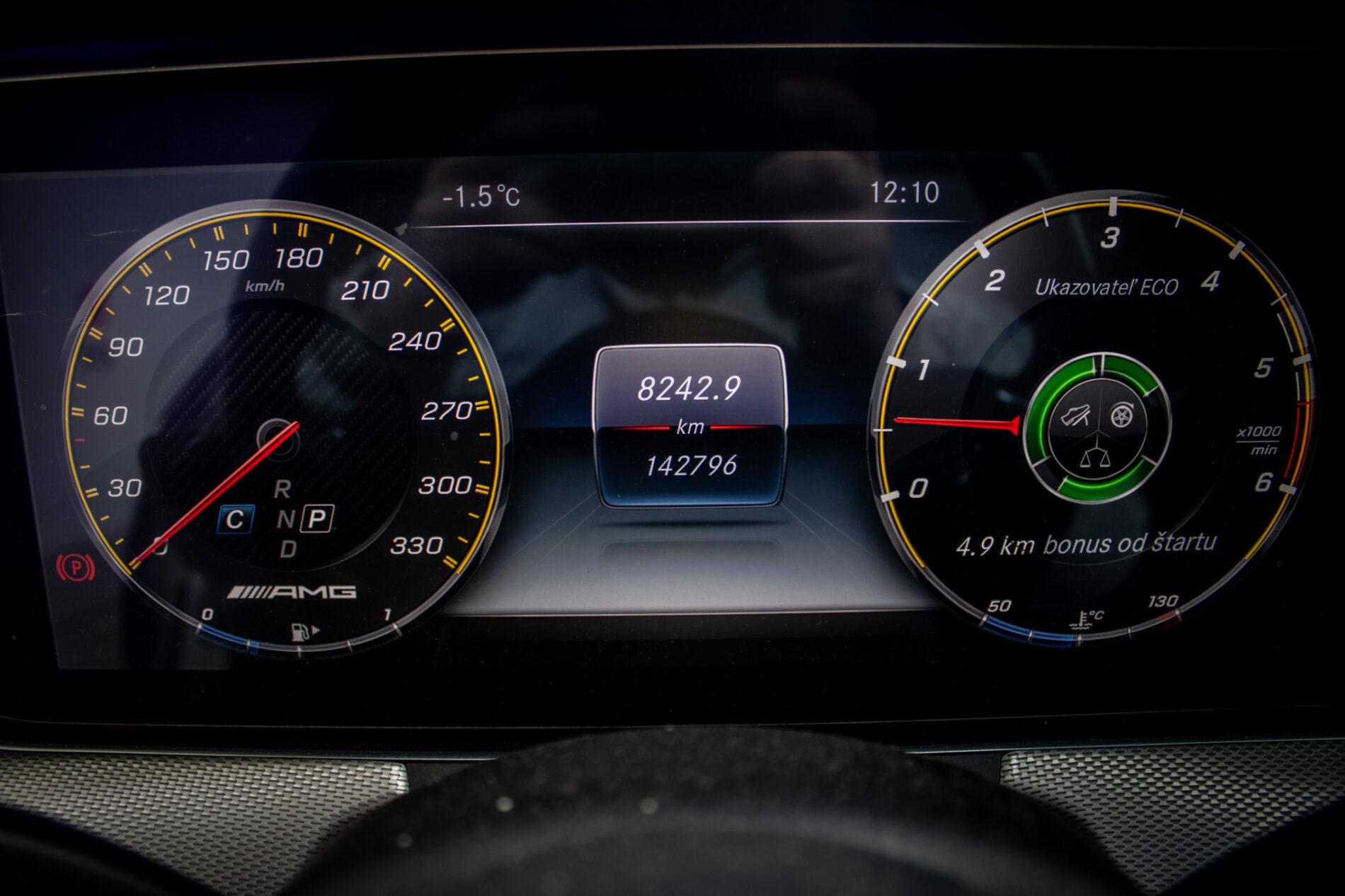 2018 Mercedes-Benz E 400d, bílá sedan, 142 796 km