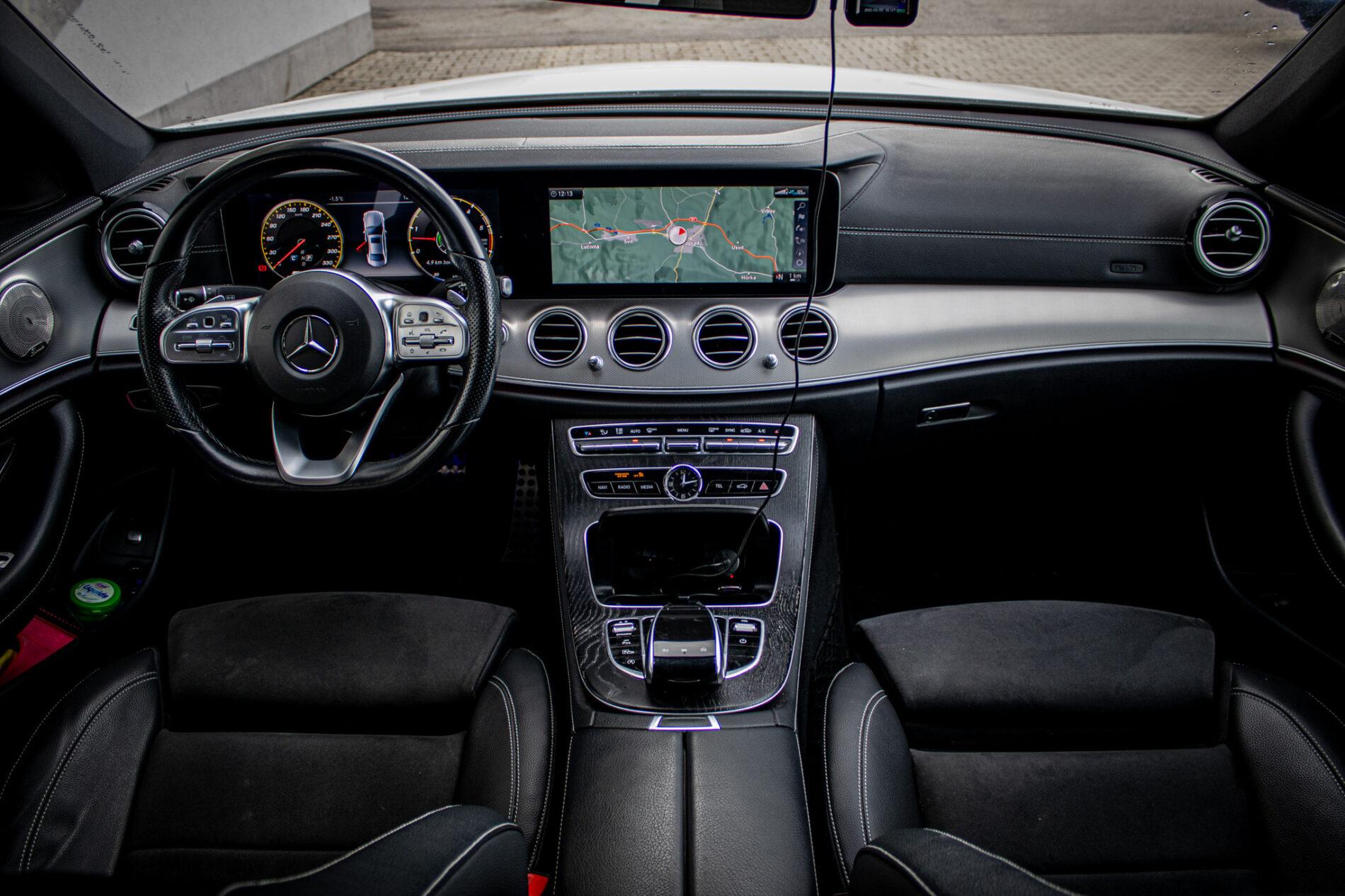 2018 Mercedes-Benz E 400d, bílá sedan, 142 796 km