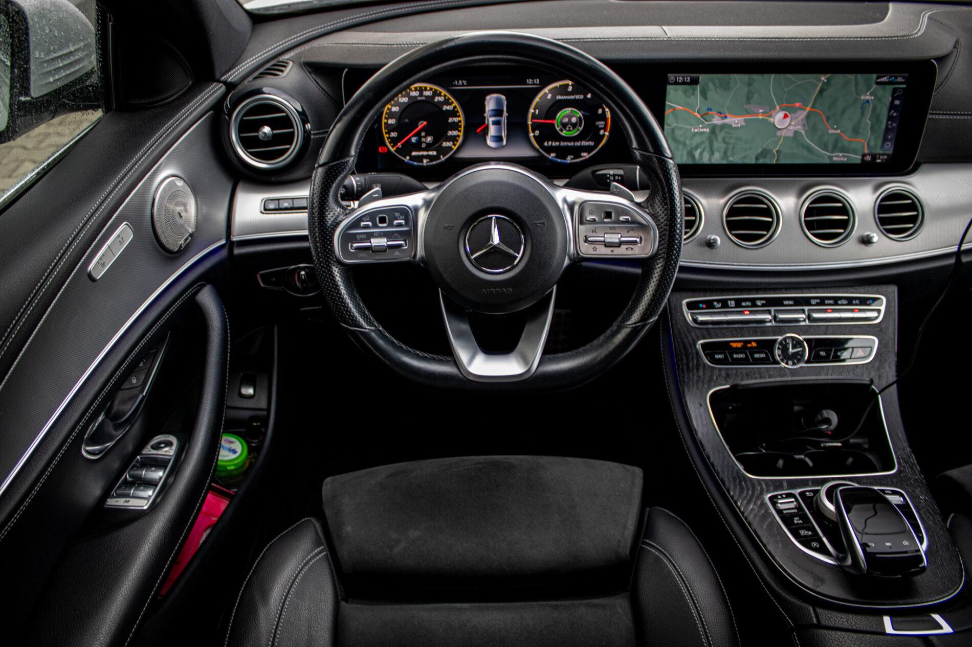 2018 Mercedes-Benz E 400d, bílá sedan, 142 796 km