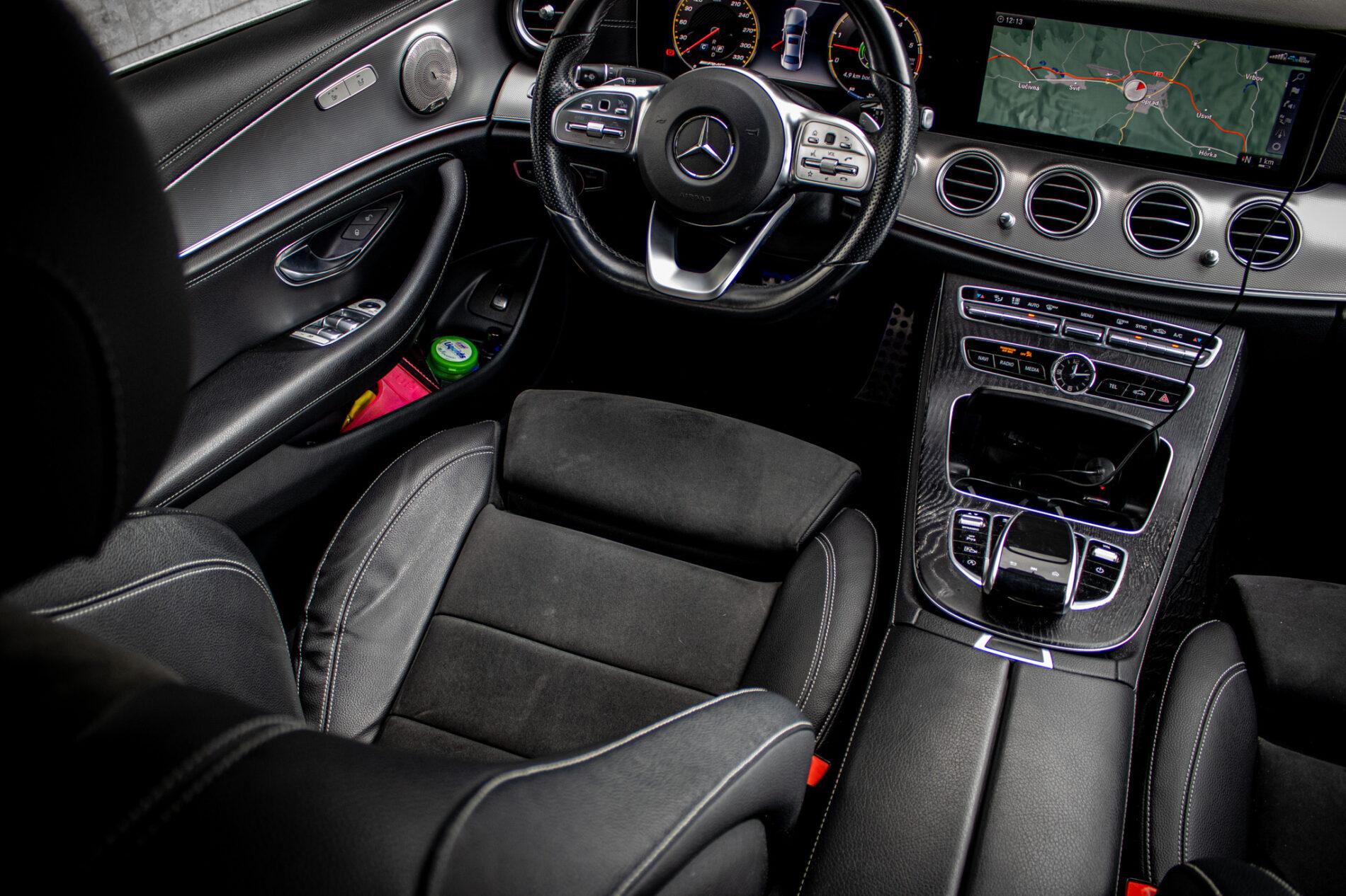 2018 Mercedes-Benz E 400d, bílá sedan, 142 796 km