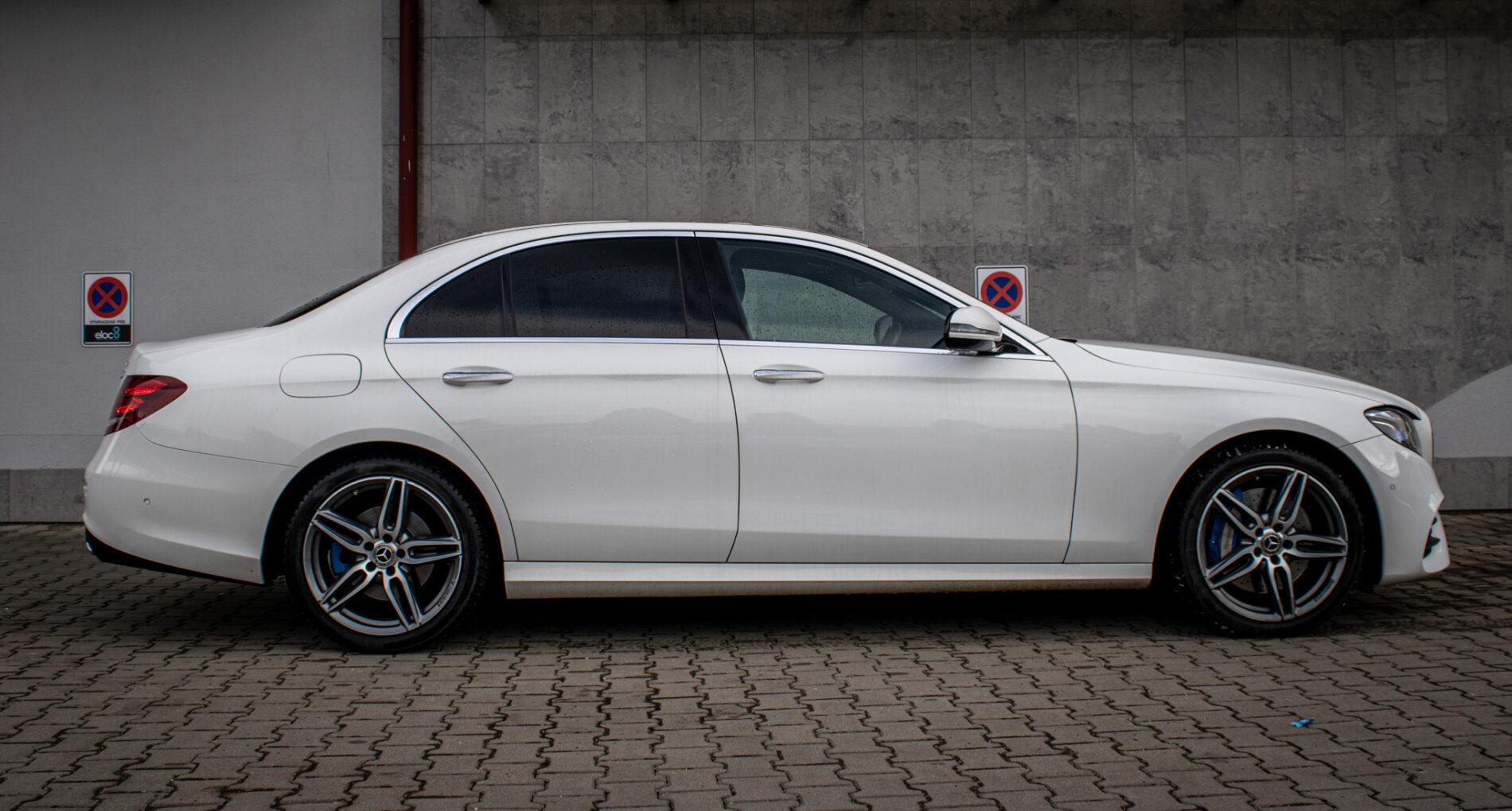 2018 Mercedes-Benz E 400d, bílá sedan, 142 796 km