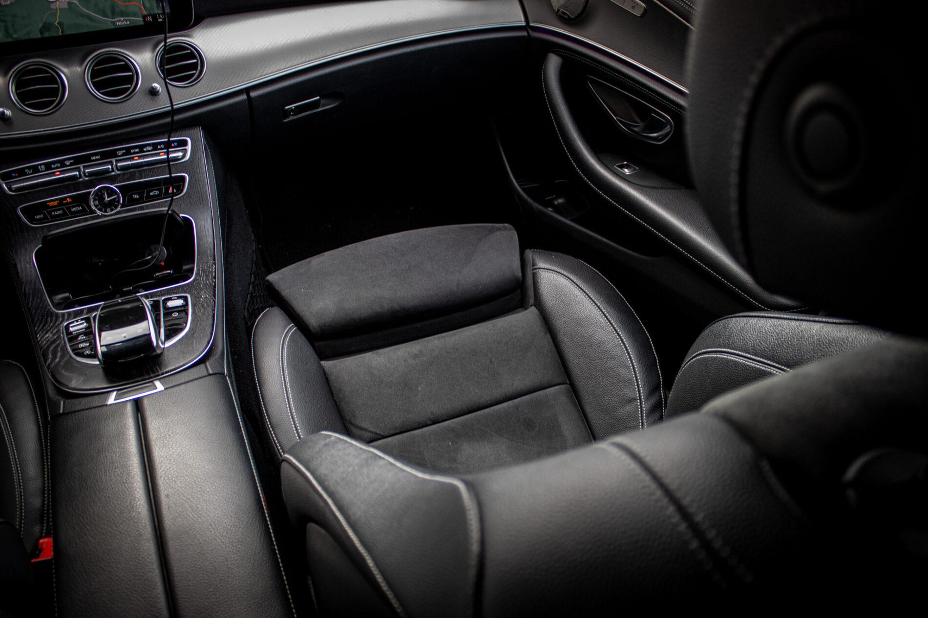2018 Mercedes-Benz E 400d, bílá sedan, 142 796 km