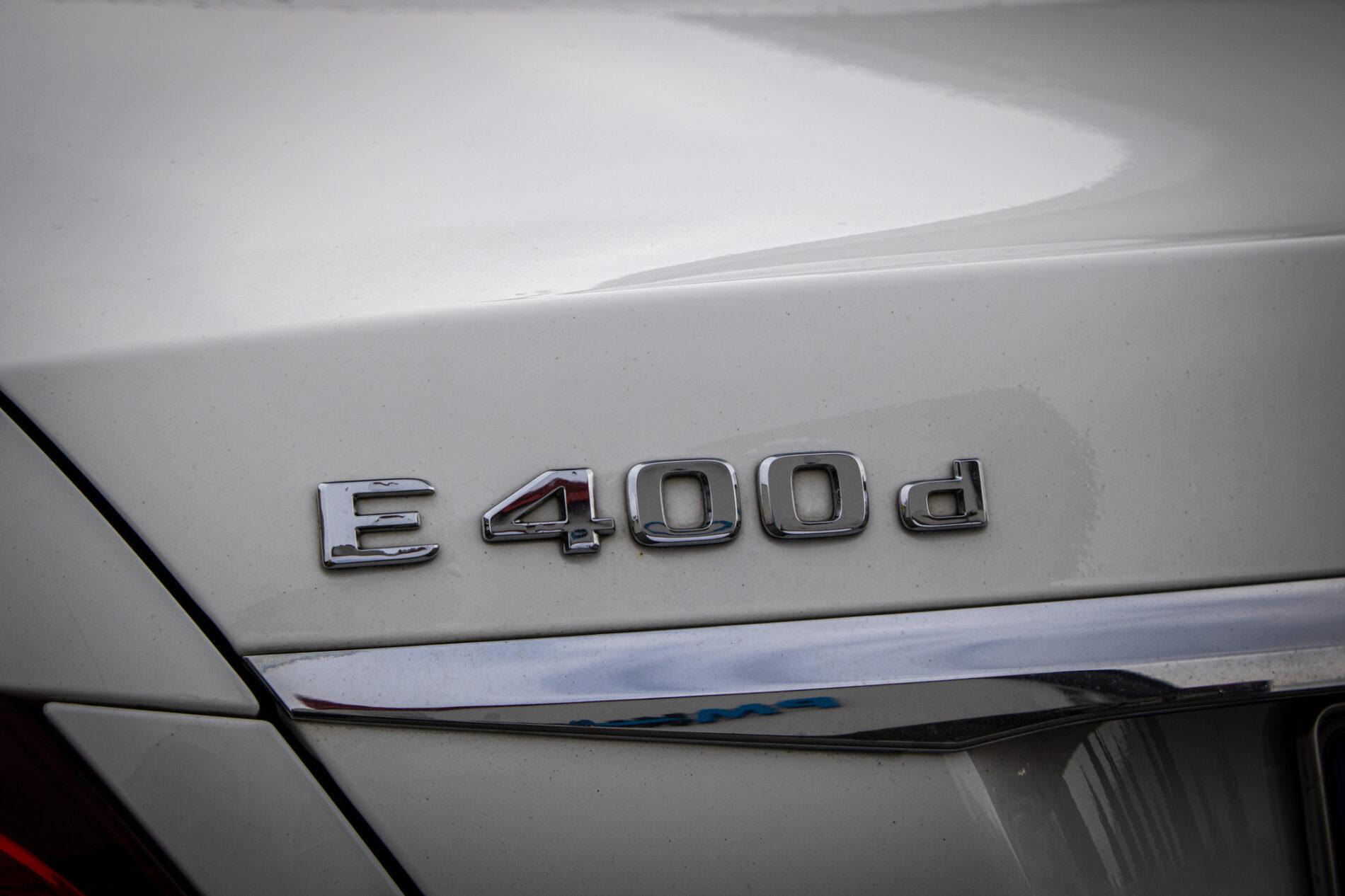 2018 Mercedes-Benz E 400d, bílá sedan, 142 796 km