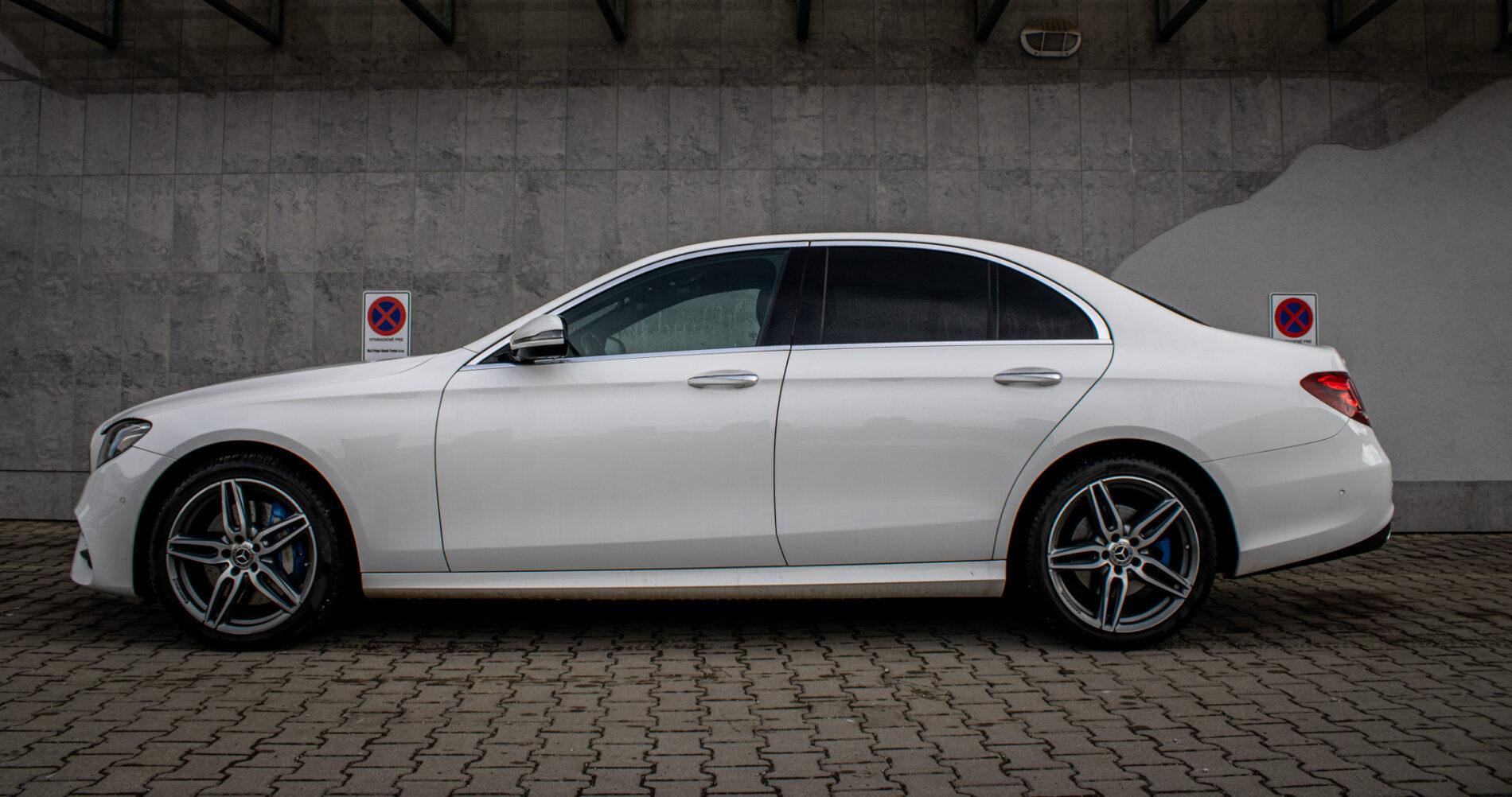 2018 Mercedes-Benz E 400d, bílá sedan, 142 796 km