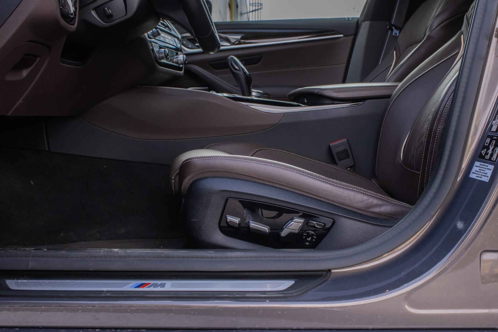 2021 BMW 540d, šedá sedan, 46 152 km