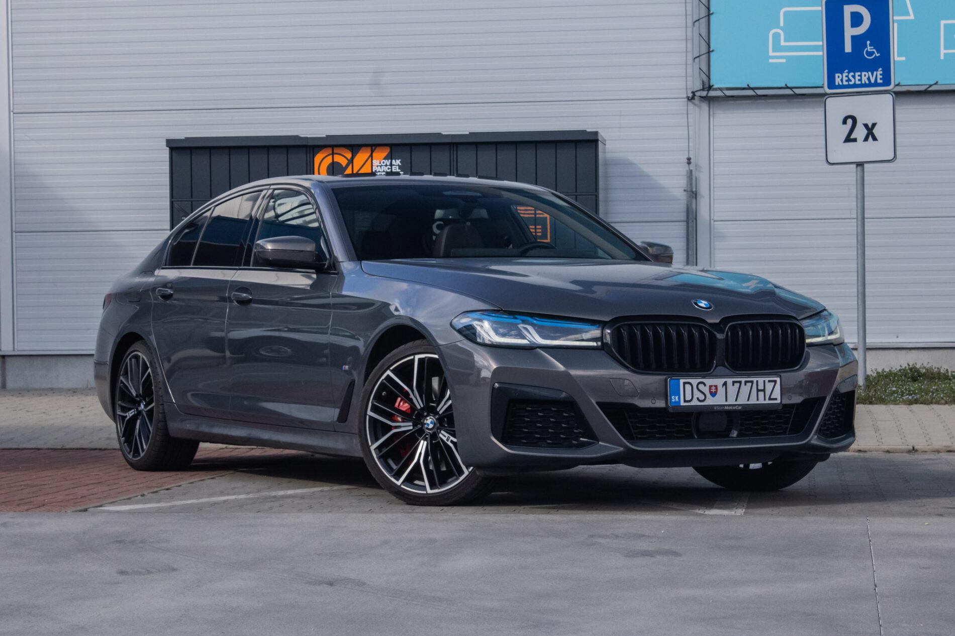 2021 BMW 540d, šedá sedan, 46 152 km