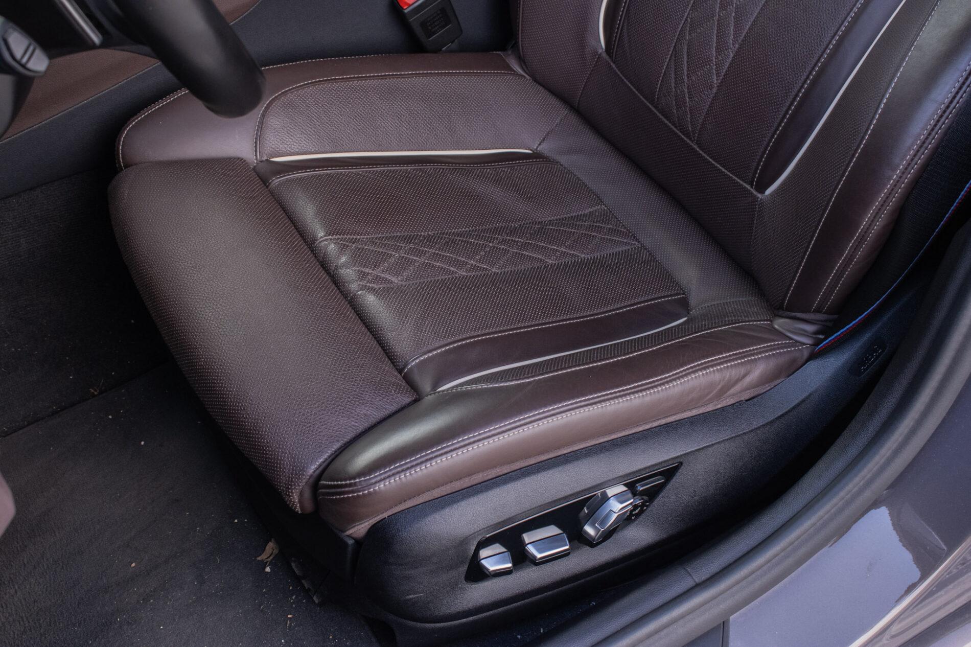 2021 BMW 540d, šedá sedan, 46 152 km