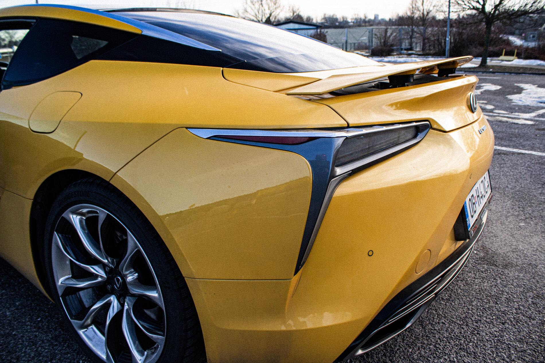 2023 Lexus LC 500, žlutá kupé, 33 321 km