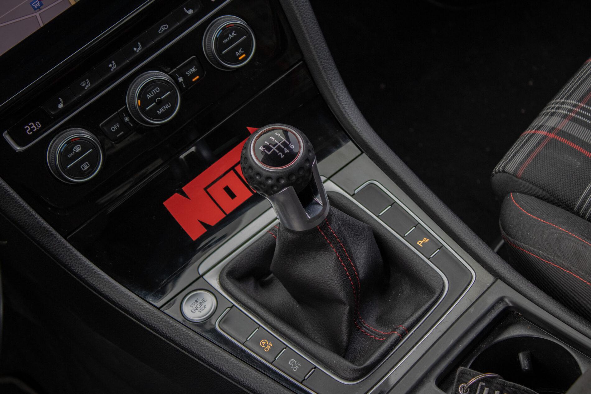 2018 Volkswagen Golf GTI, červená hatchback, 160 435 km