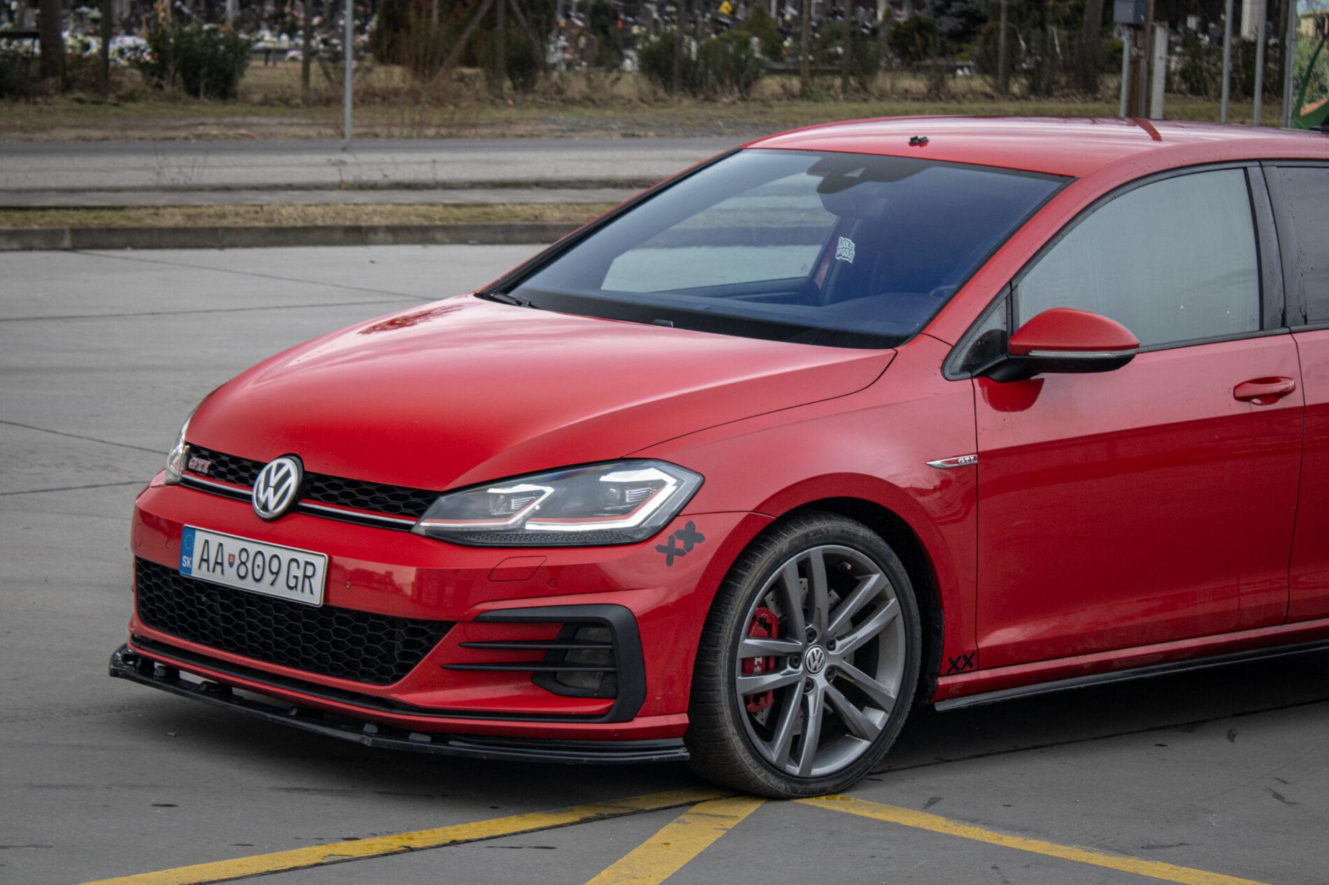 2018 Volkswagen Golf GTI, červená hatchback, 160 435 km