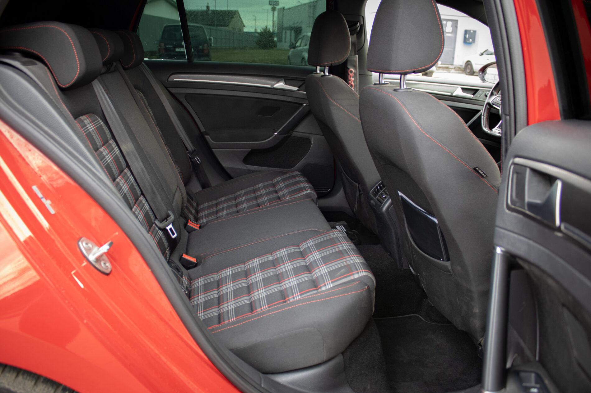 2018 Volkswagen Golf GTI, červená hatchback, 160 435 km