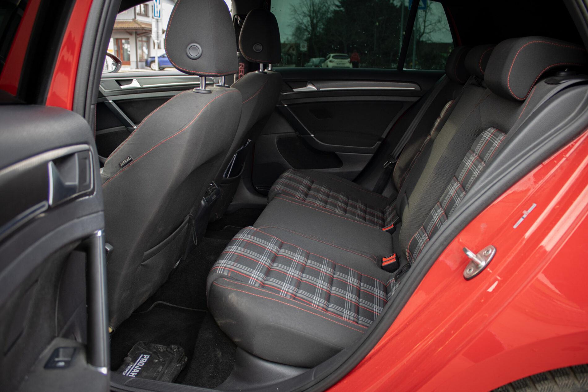 2018 Volkswagen Golf GTI, červená hatchback, 160 435 km