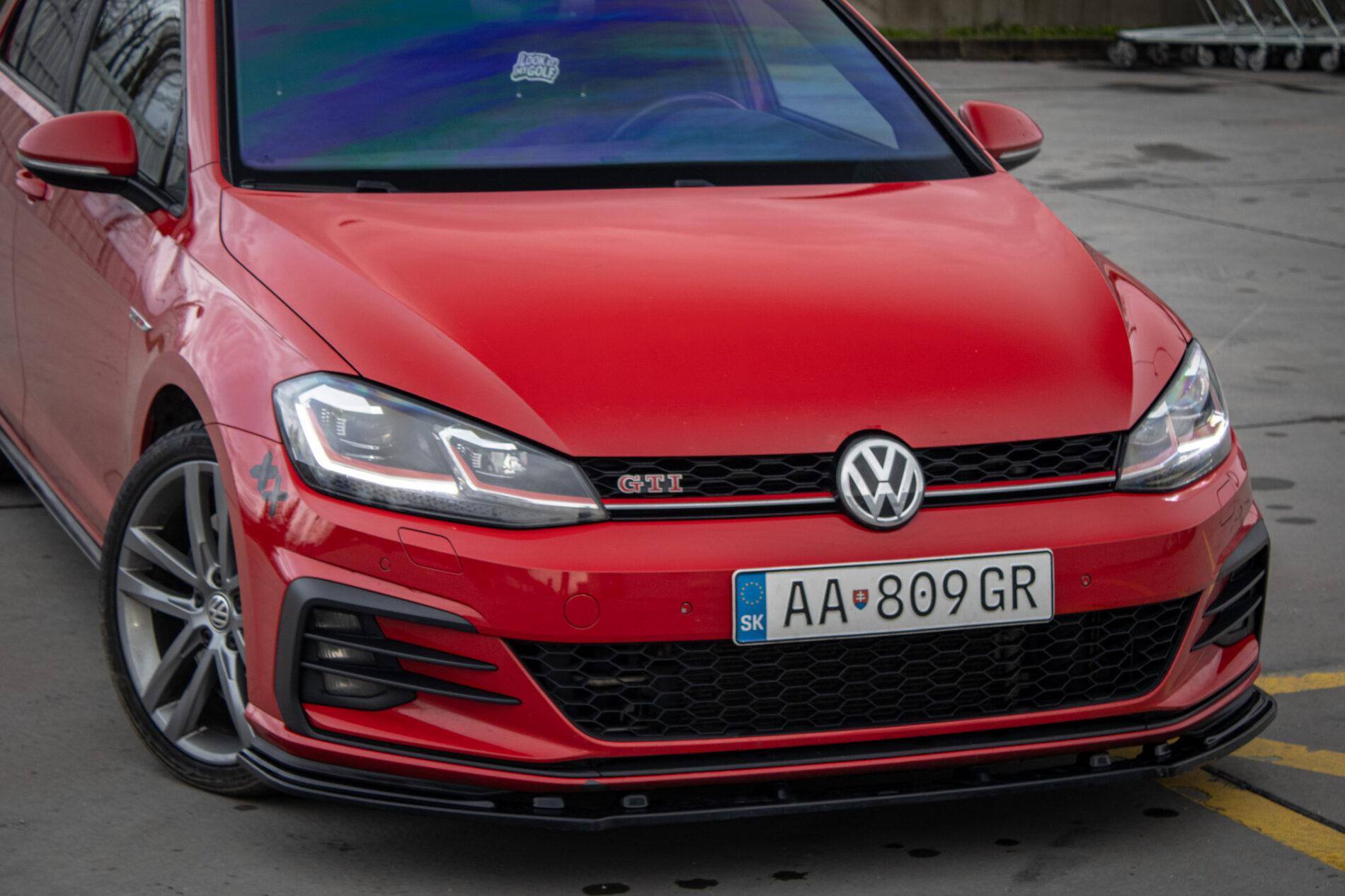2018 Volkswagen Golf GTI, červená hatchback, 160 435 km