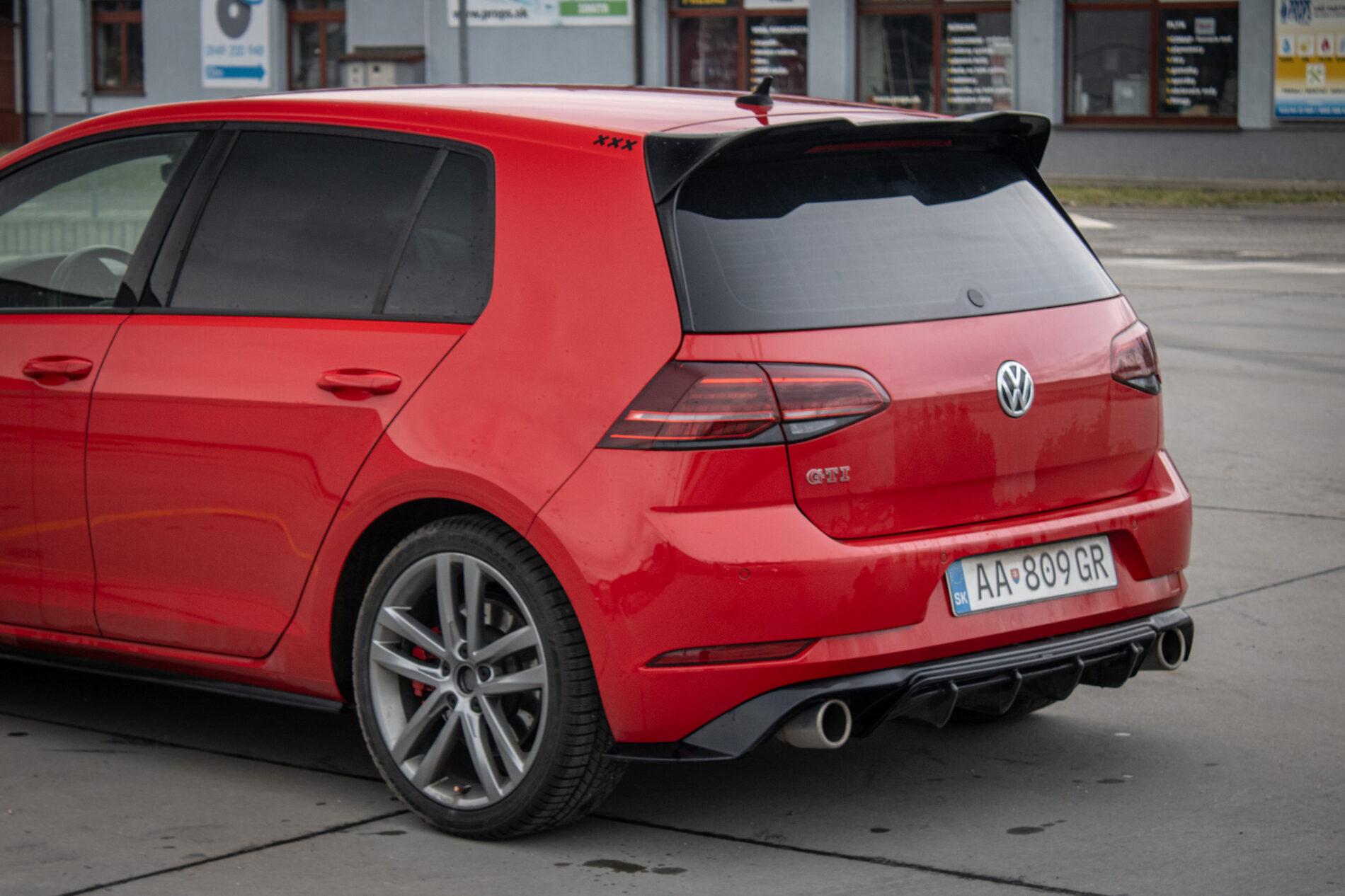 2018 Volkswagen Golf GTI, červená hatchback, 160 435 km