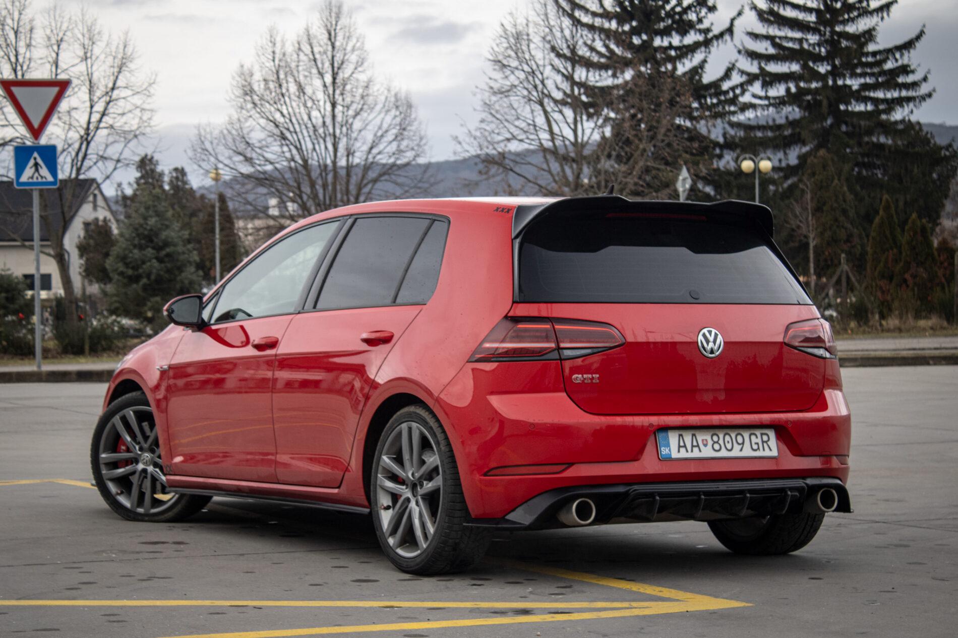 2018 Volkswagen Golf GTI, červená hatchback, 160 435 km