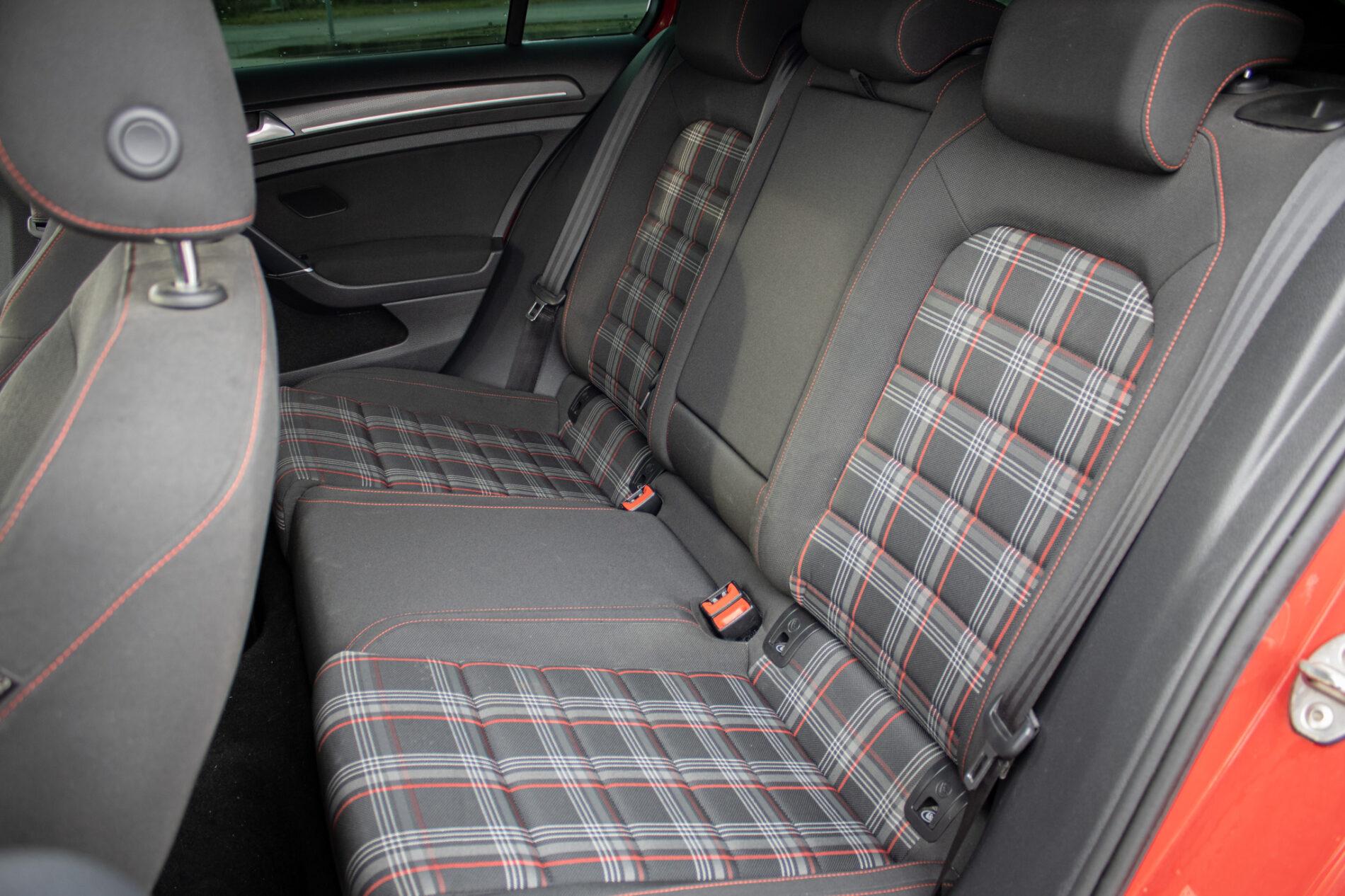 2018 Volkswagen Golf GTI, červená hatchback, 160 435 km
