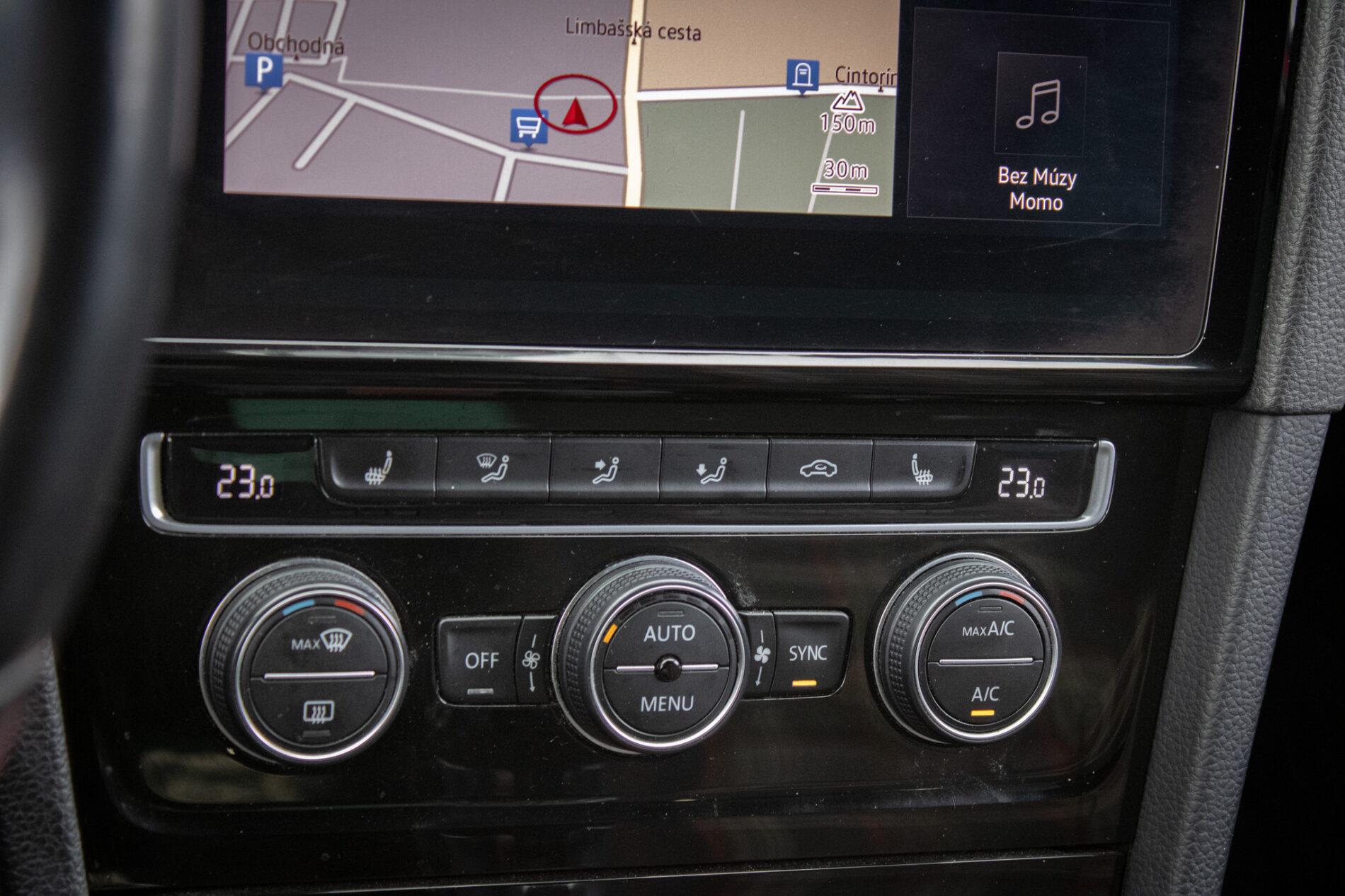 2018 Volkswagen Golf GTI, červená hatchback, 160 435 km