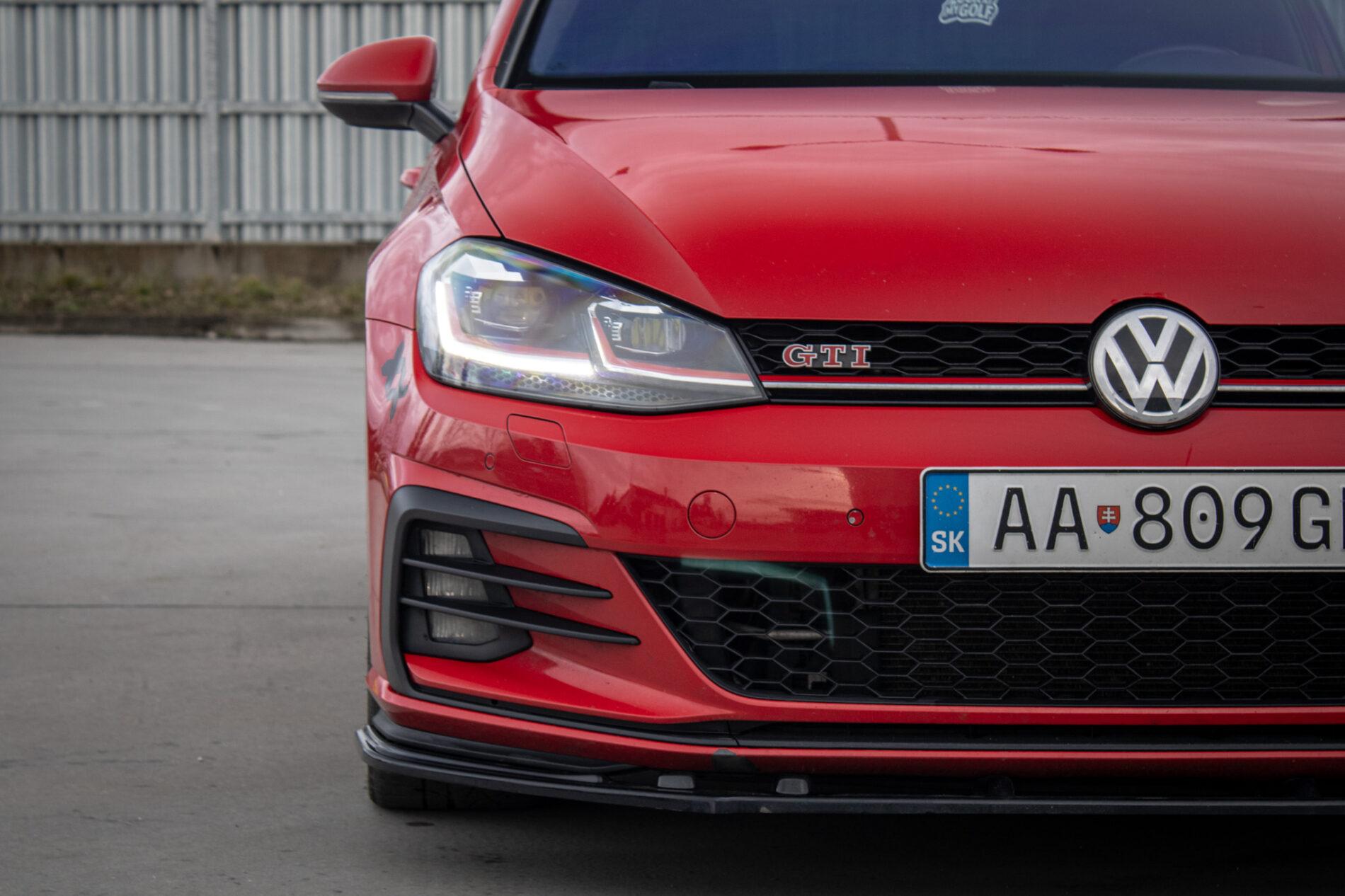 2018 Volkswagen Golf GTI, červená hatchback, 160 435 km