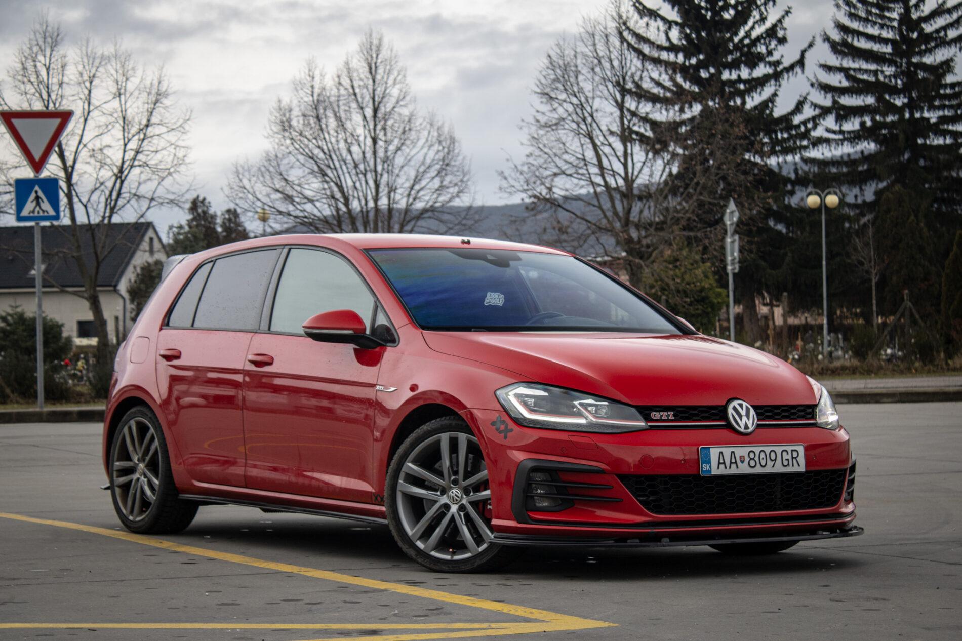 2018 Volkswagen Golf GTI, červená hatchback, 160 435 km