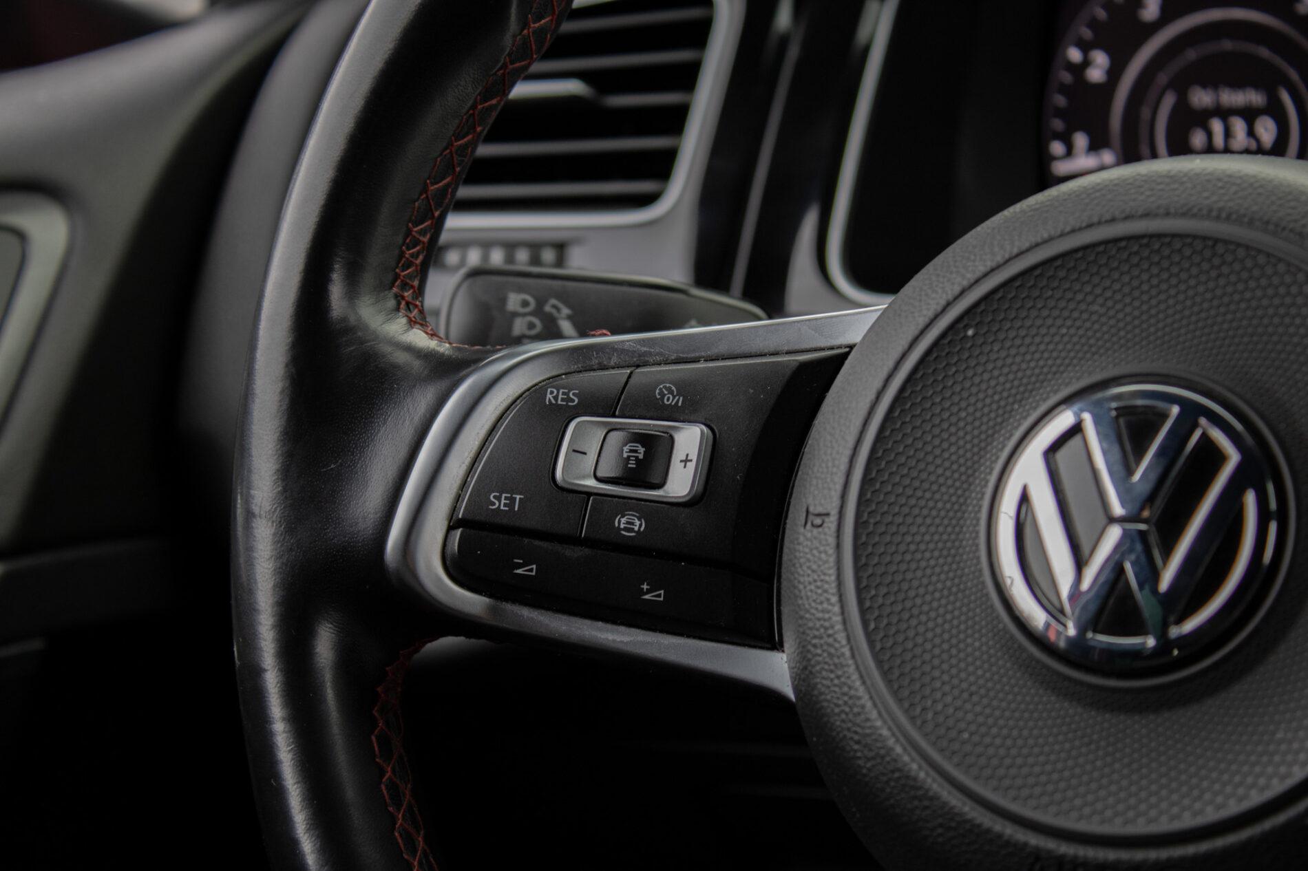 2018 Volkswagen Golf GTI, červená hatchback, 160 435 km