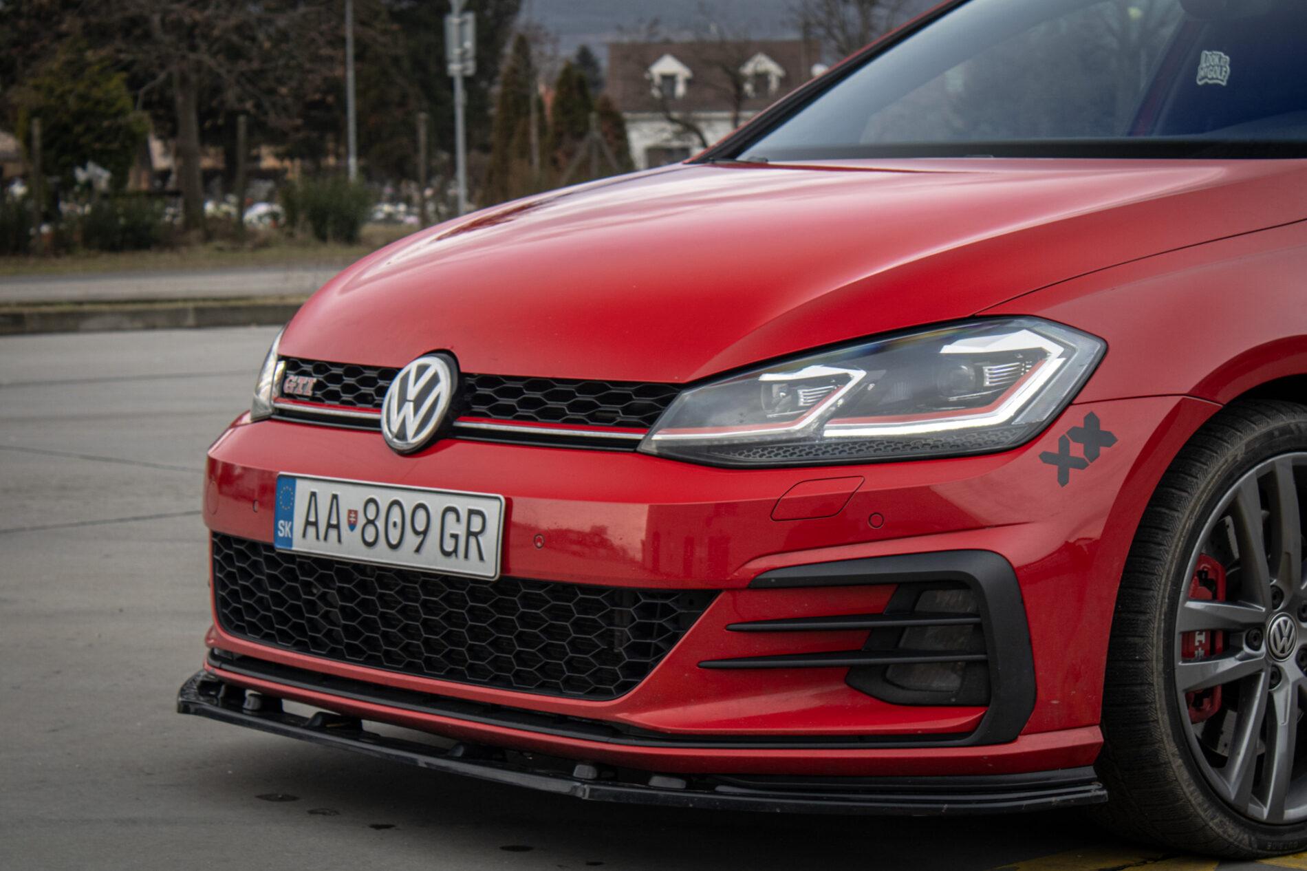 2018 Volkswagen Golf GTI, červená hatchback, 160 435 km