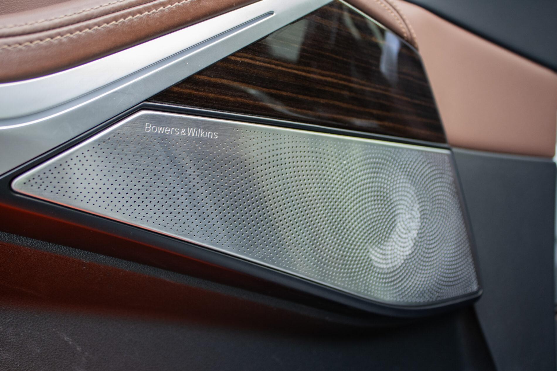 2020 BMW X7 M50d, bílá suv, 129 000 km