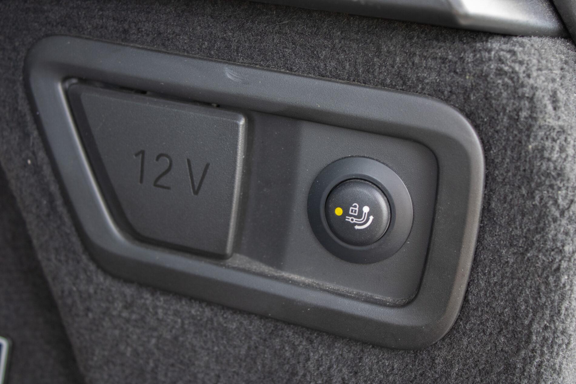 2020 BMW X7 M50d, bílá suv, 129 000 km