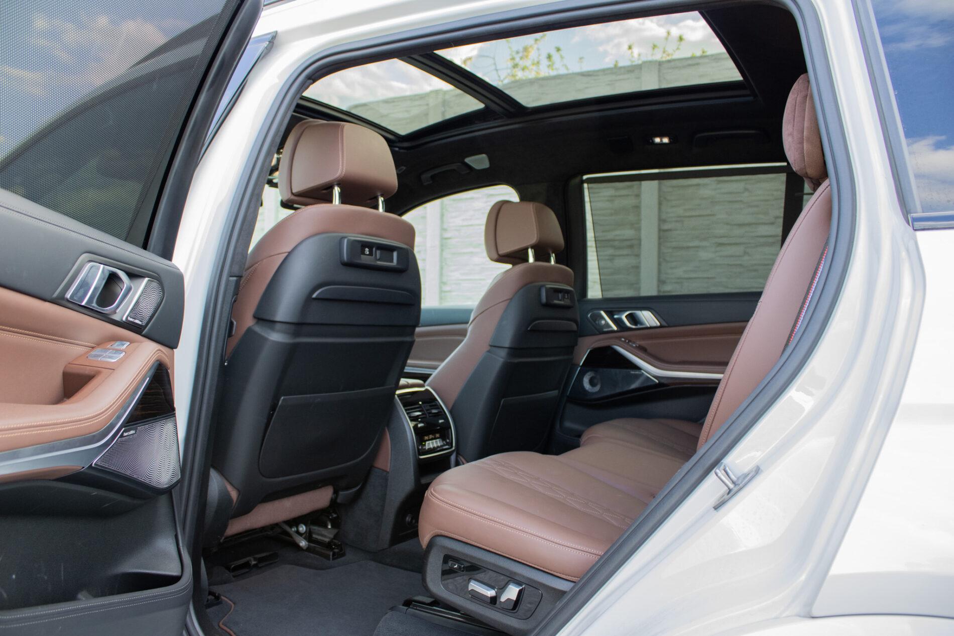 2020 BMW X7 M50d, bílá suv, 129 000 km