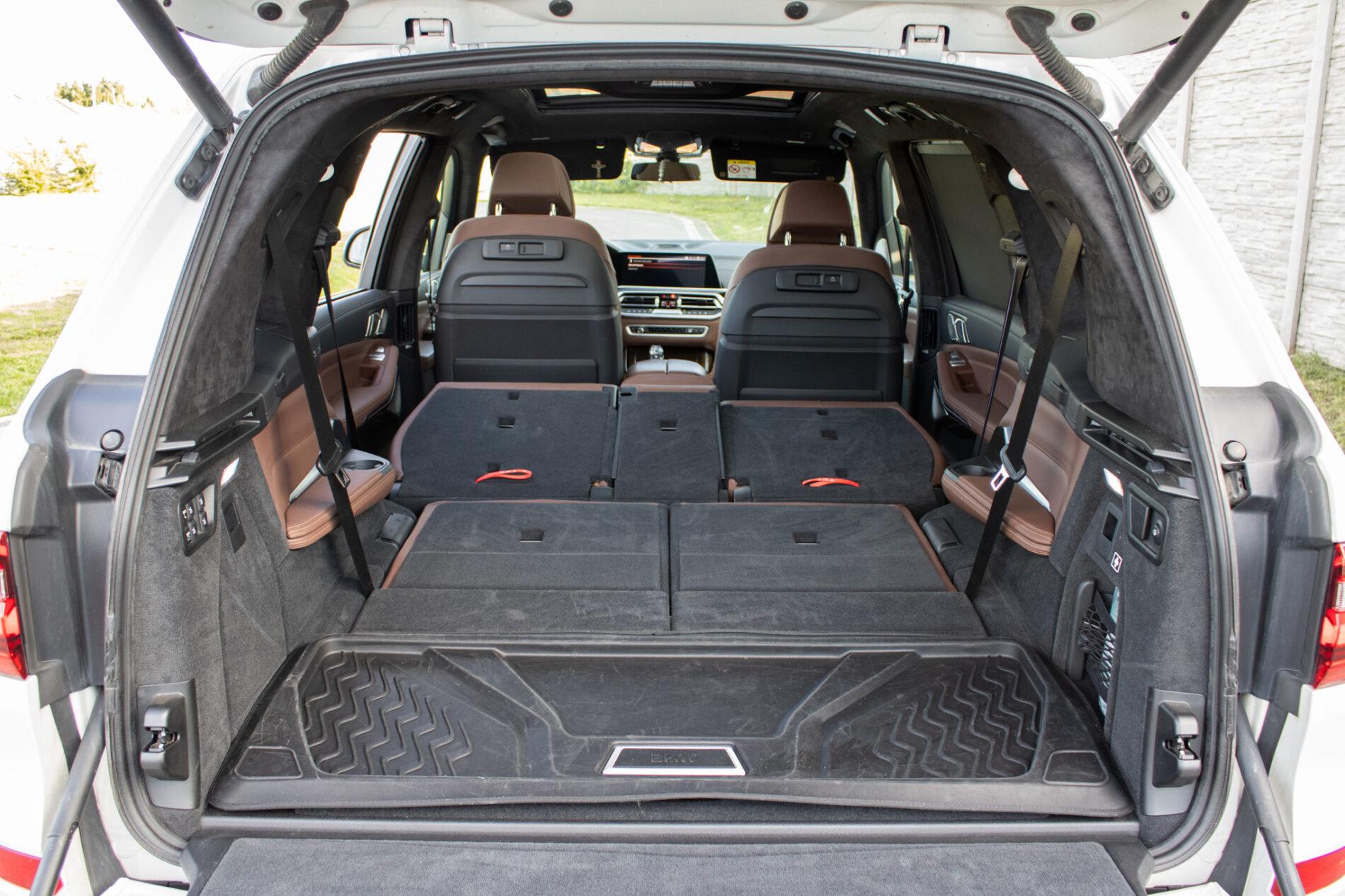 2020 BMW X7 M50d, bílá suv, 129 000 km