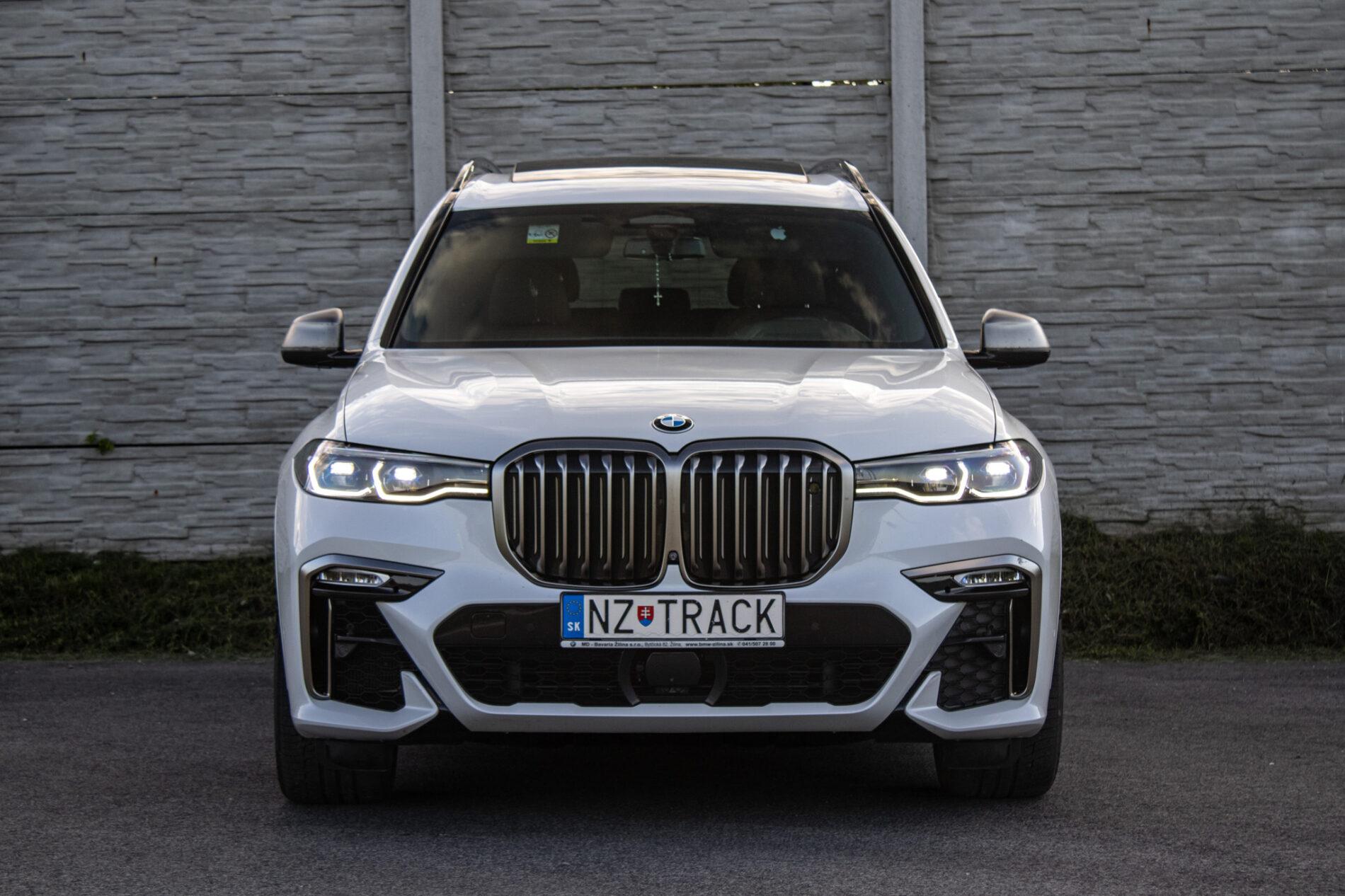2020 BMW X7 M50d, bílá suv, 129 000 km