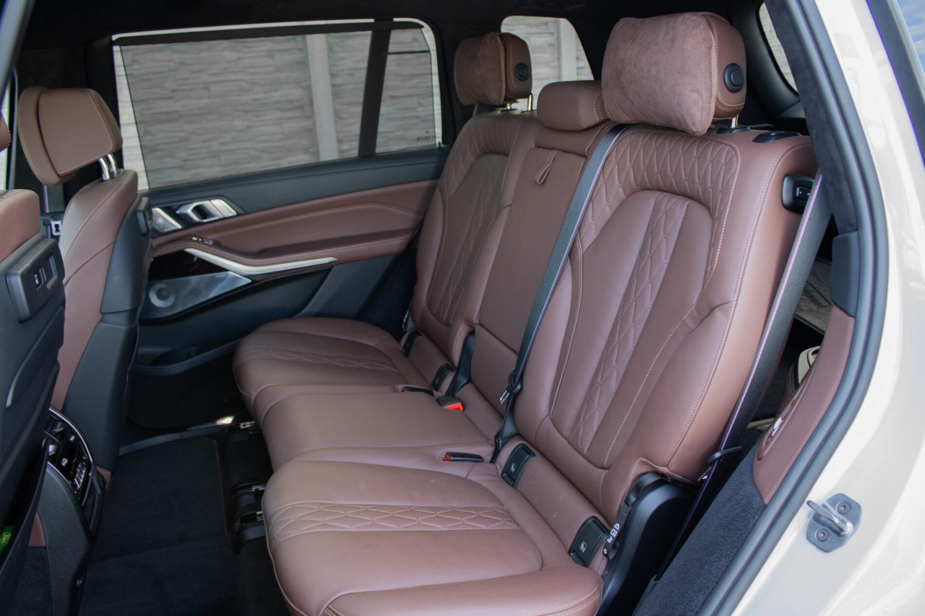 2020 BMW X7 M50d, bílá suv, 129 000 km
