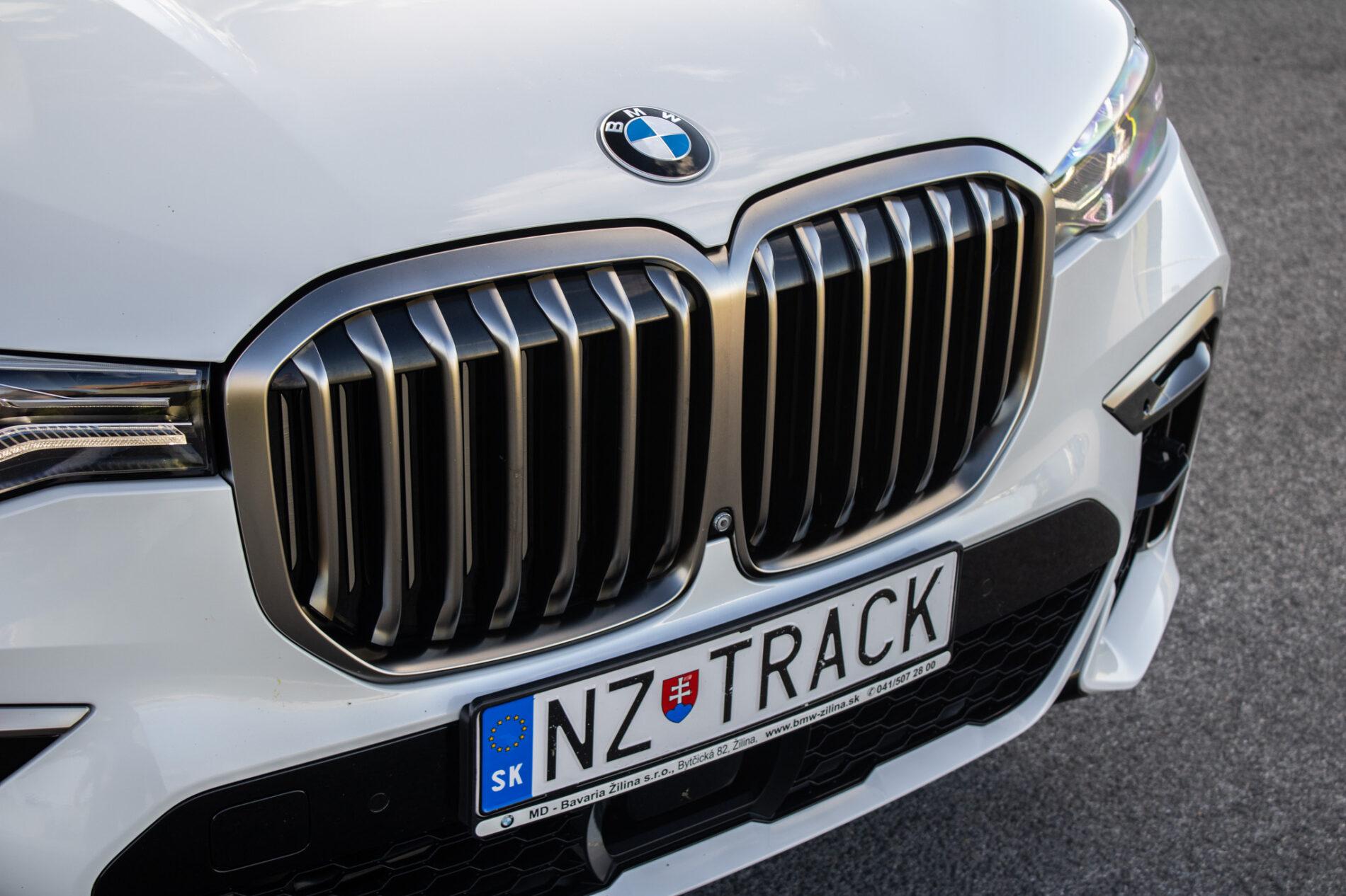 2020 BMW X7 M50d, bílá suv, 129 000 km