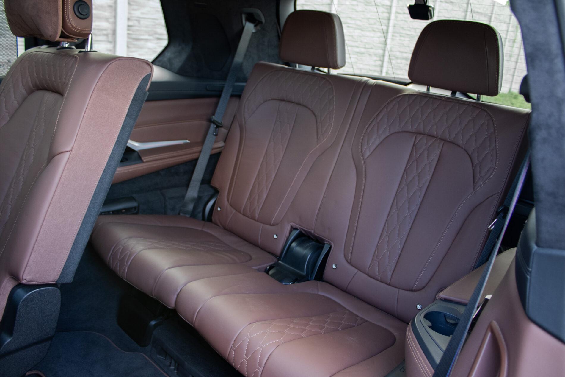 2020 BMW X7 M50d, bílá suv, 129 000 km