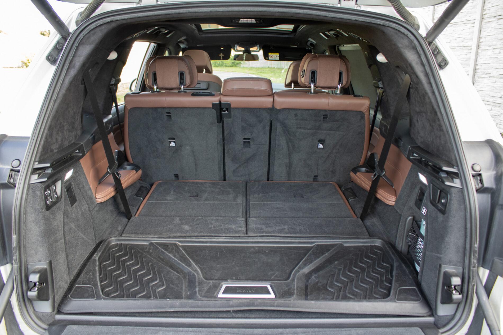 2020 BMW X7 M50d, bílá suv, 129 000 km