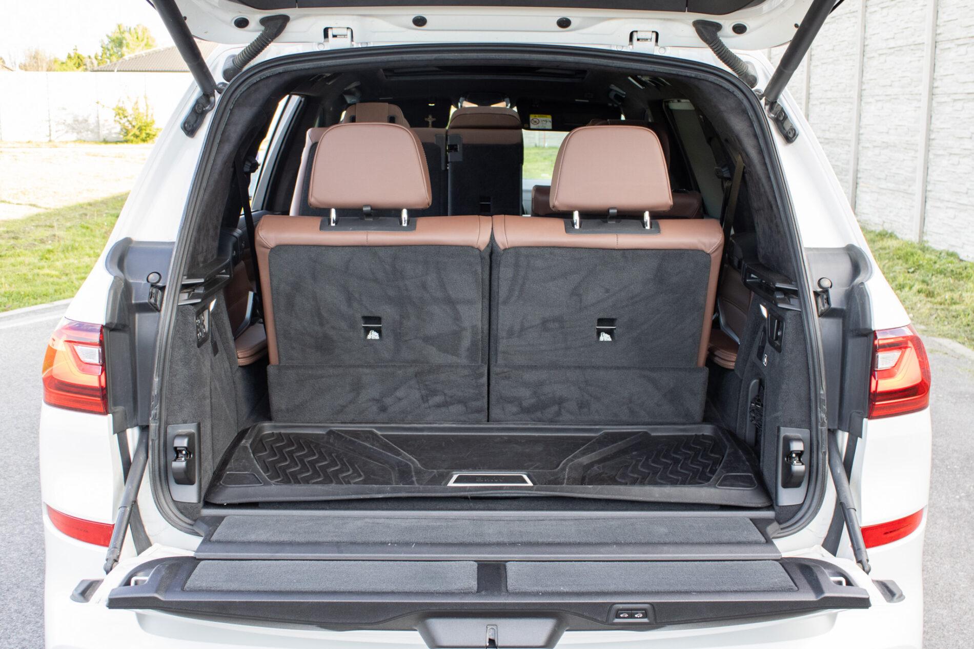 2020 BMW X7 M50d, bílá suv, 129 000 km