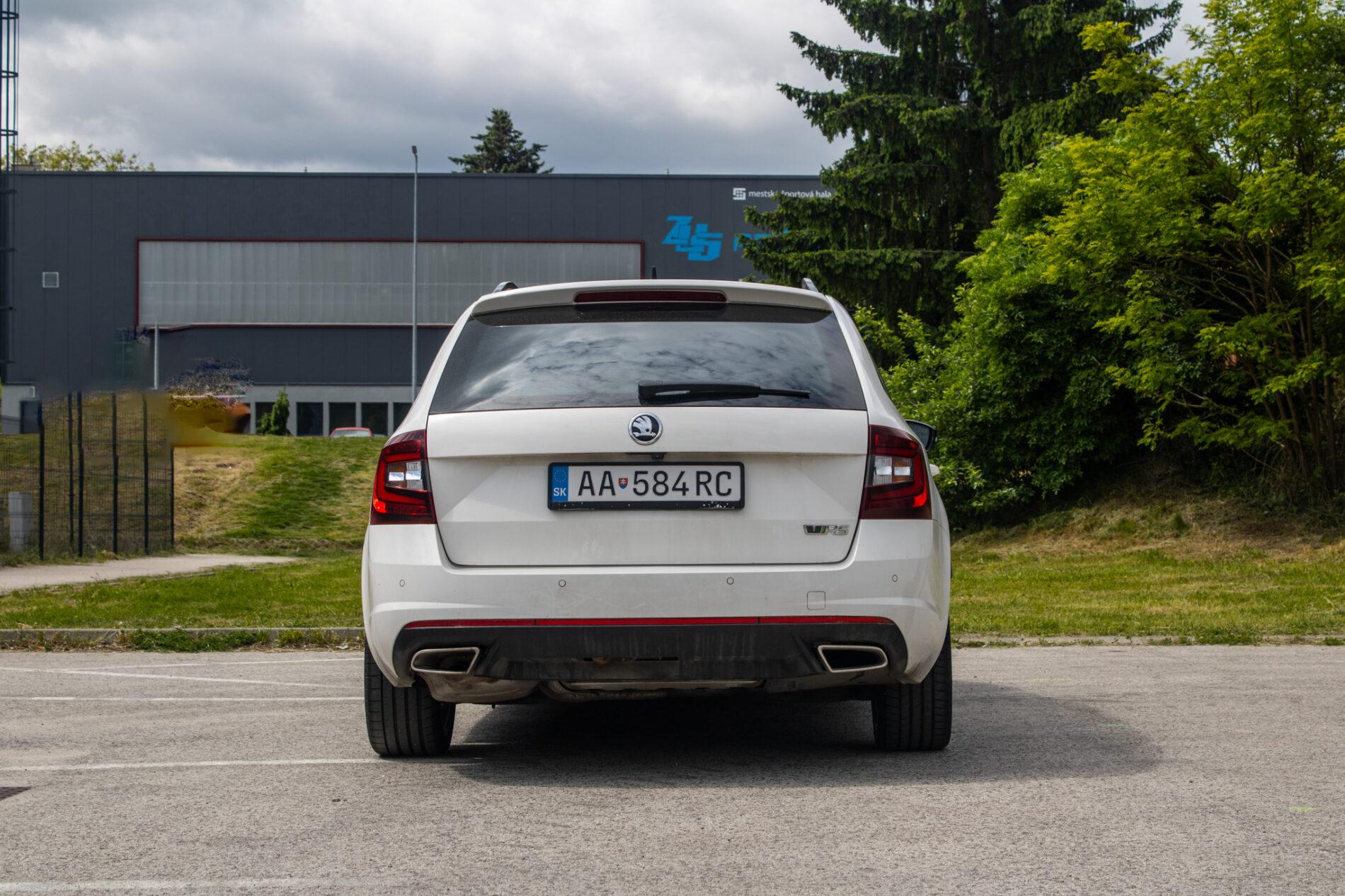 2017 Skoda Octavia RS, bílá kombi, 170 659 km