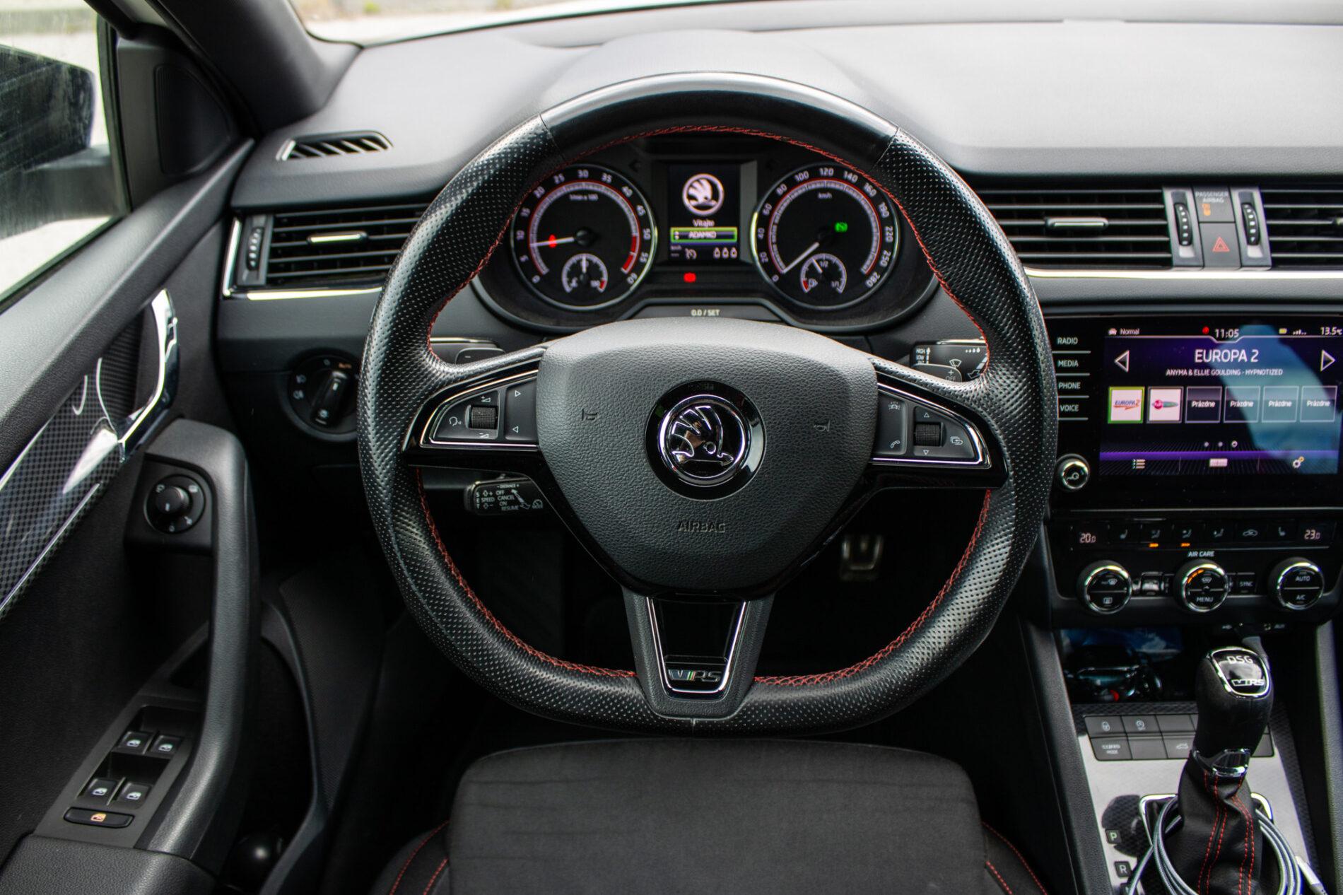 2017 Skoda Octavia RS, bílá kombi, 170 659 km